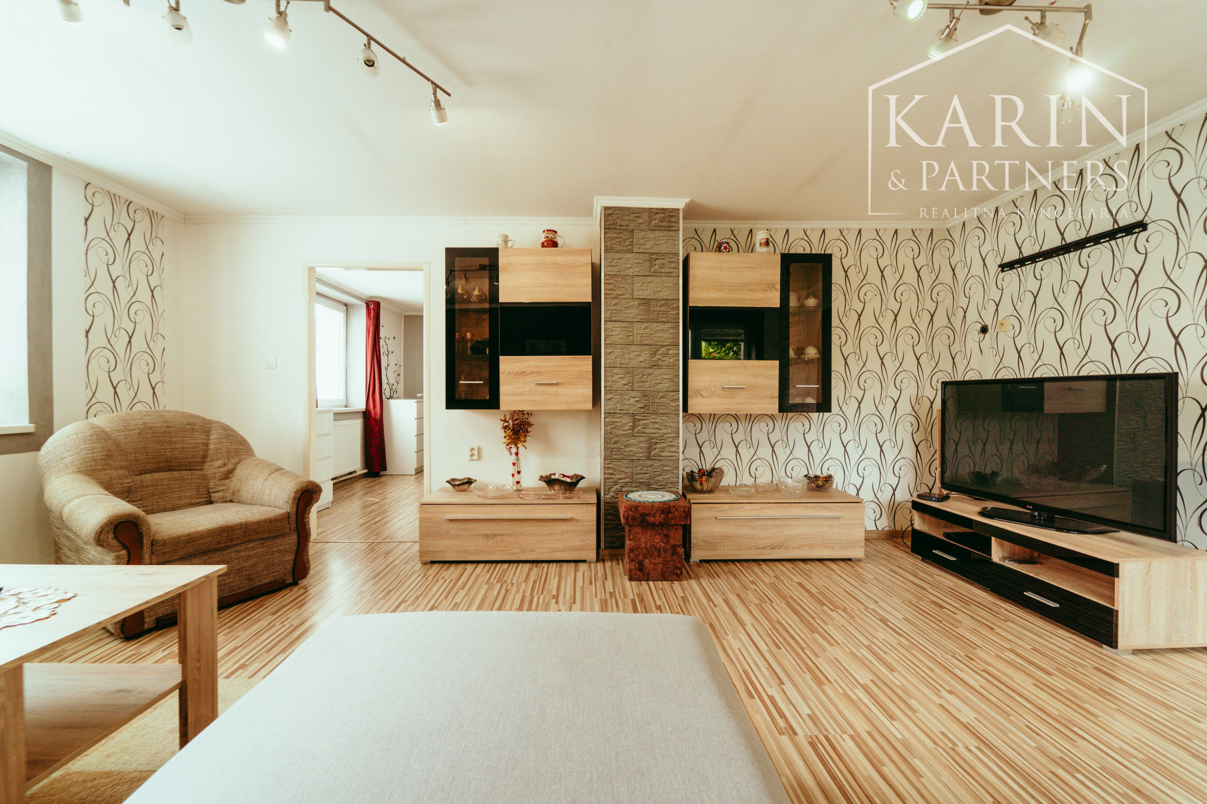 REZERVOVANÉ: 3i rodinný dom po rekonštrukcii s krytou terasou v meste Šaštín-Stráže