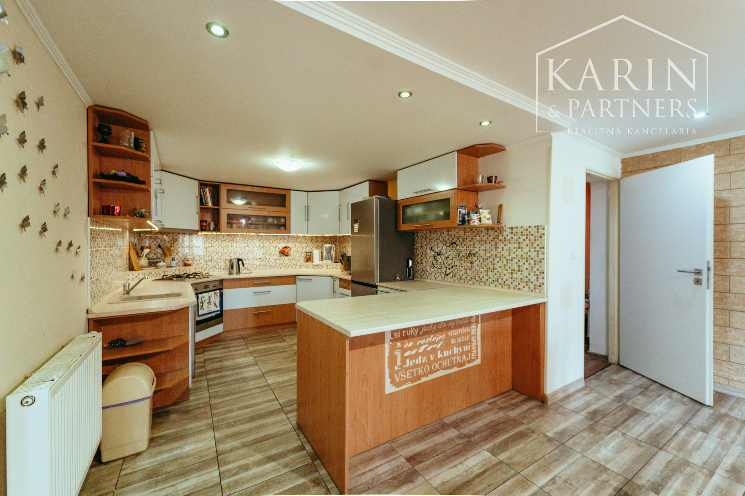 REZERVOVANÉ: 3i rodinný dom po rekonštrukcii s krytou terasou v meste Šaštín-Stráže