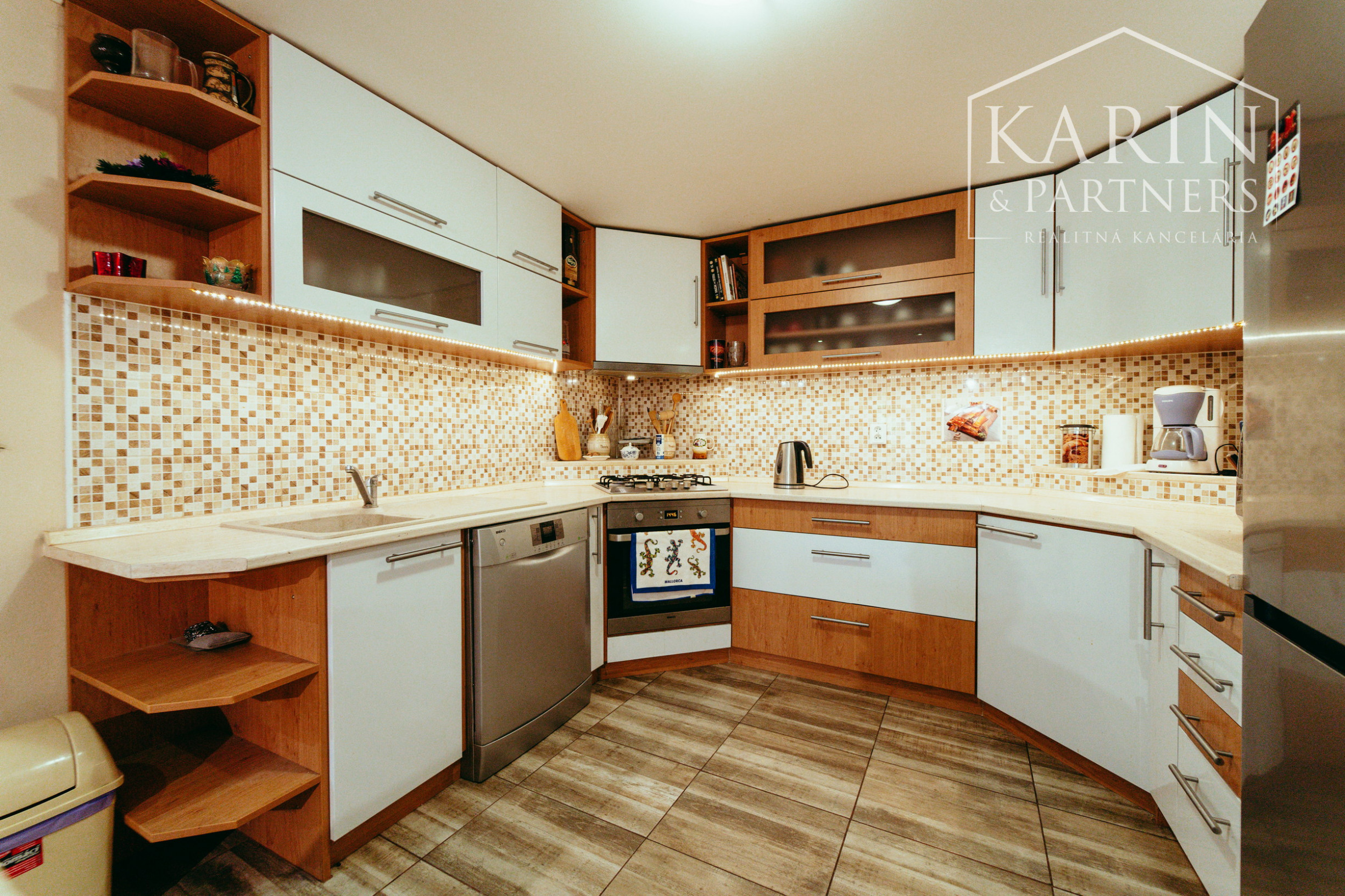 REZERVOVANÉ: 3i rodinný dom po rekonštrukcii s krytou terasou v meste Šaštín-Stráže