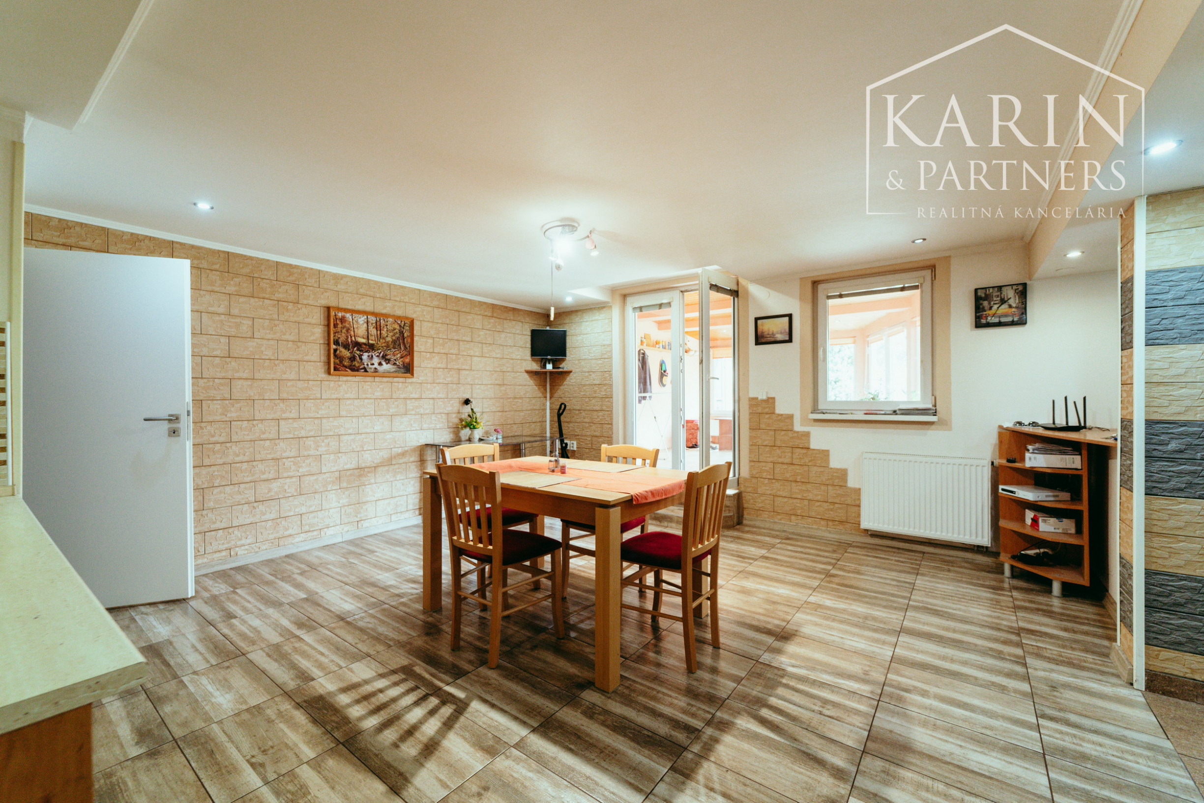 REZERVOVANÉ: 3i rodinný dom po rekonštrukcii s krytou terasou v meste Šaštín-Stráže