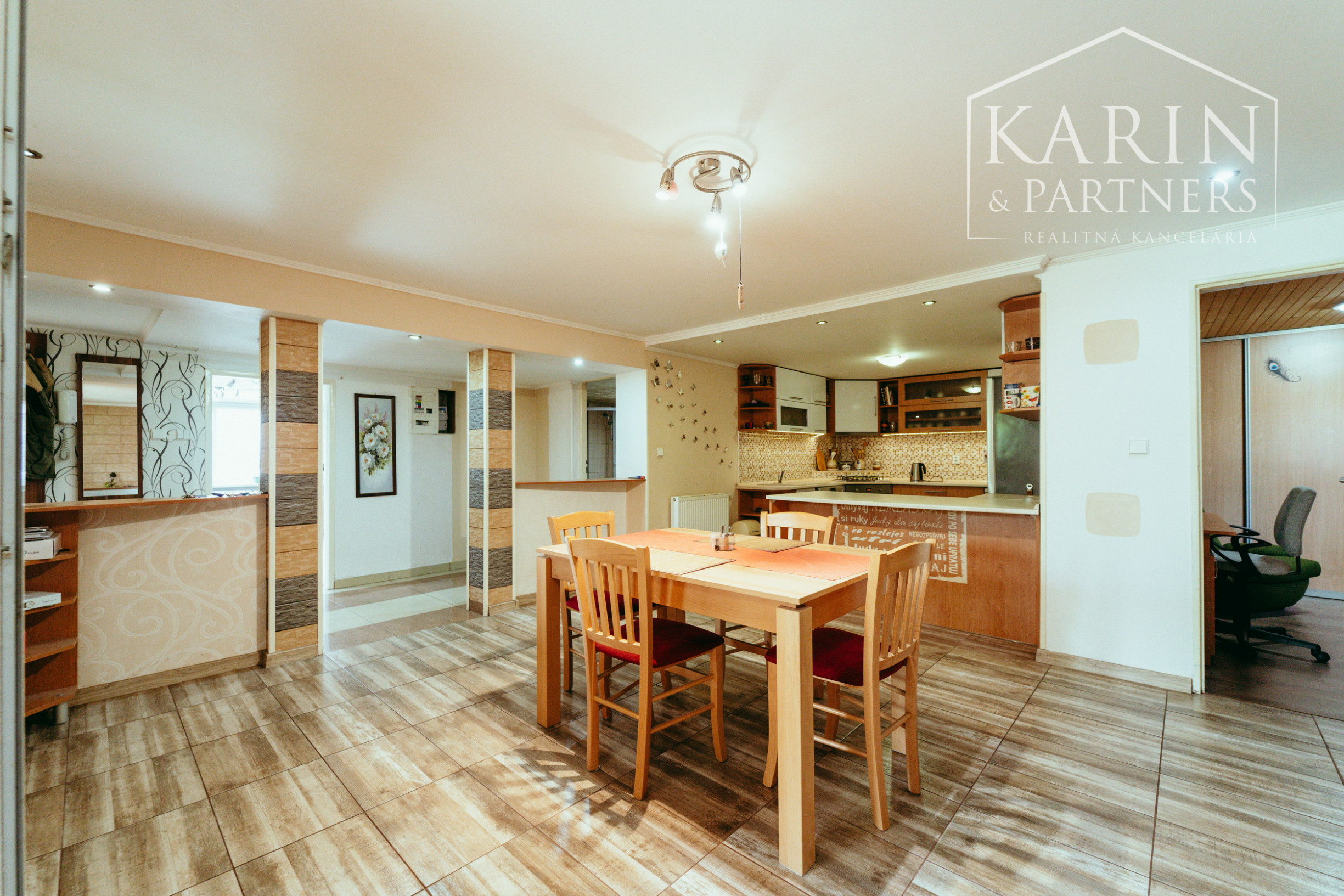 REZERVOVANÉ: 3i rodinný dom po rekonštrukcii s krytou terasou v meste Šaštín-Stráže