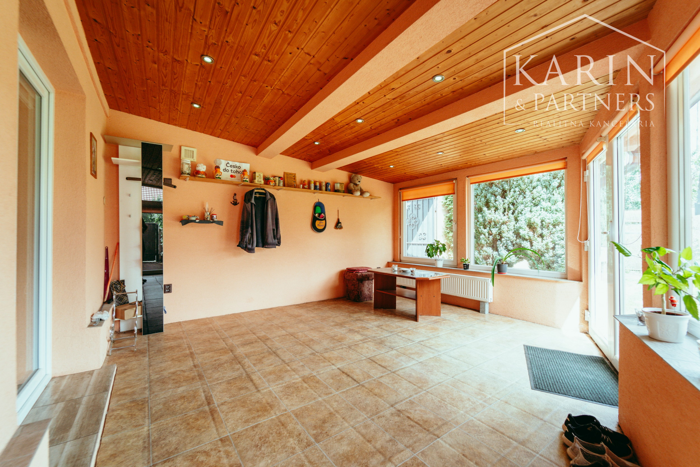 REZERVOVANÉ: 3i rodinný dom po rekonštrukcii s krytou terasou v meste Šaštín-Stráže