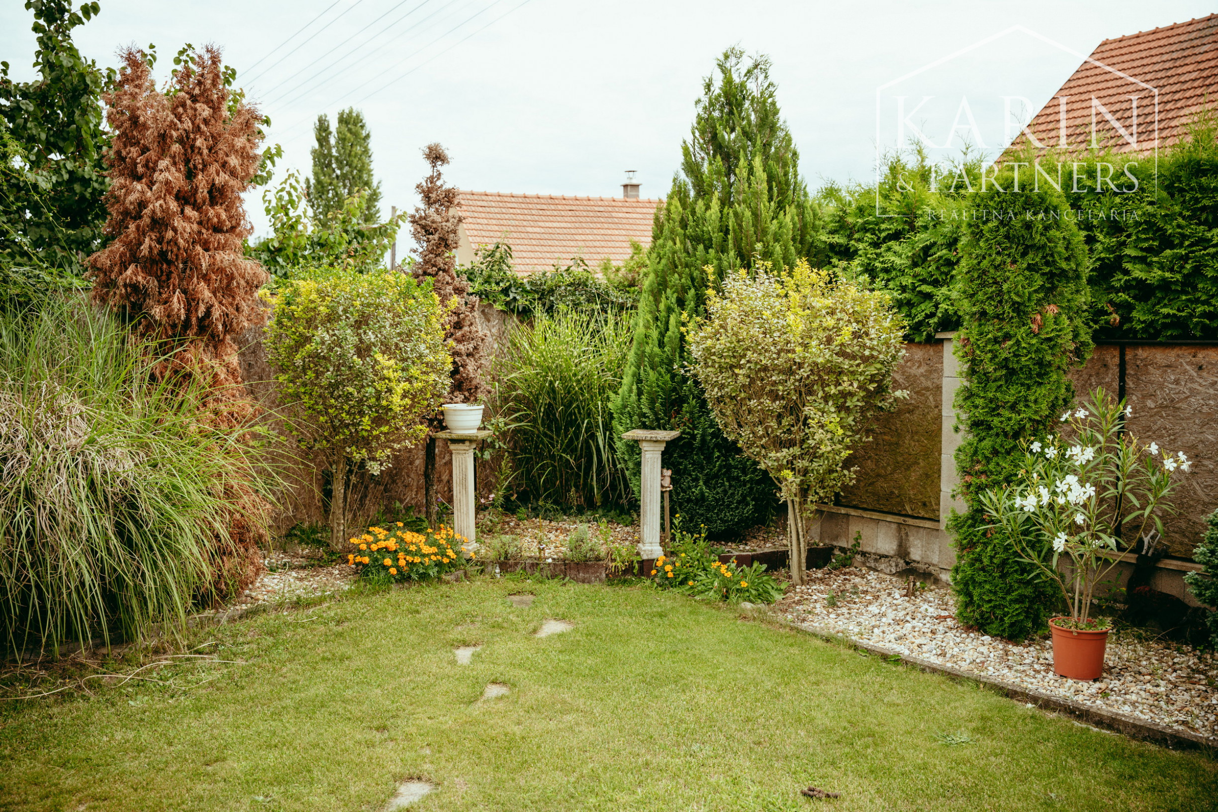 REZERVOVANÉ: 3i rodinný dom po rekonštrukcii s krytou terasou v meste Šaštín-Stráže