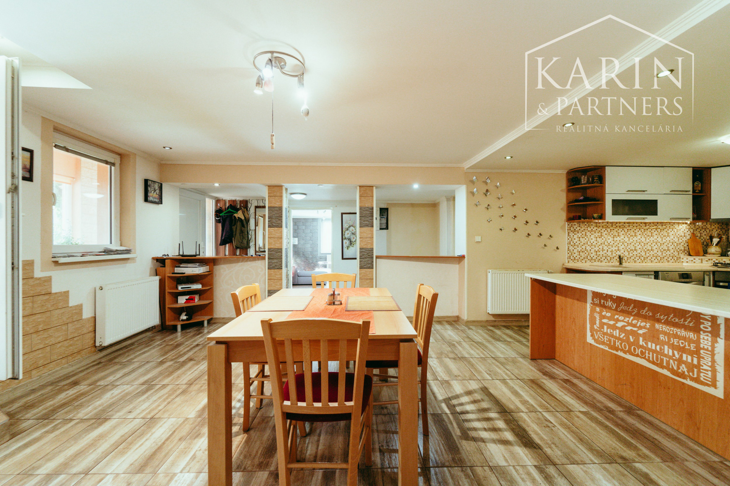 REZERVOVANÉ: 3i rodinný dom po rekonštrukcii s krytou terasou v meste Šaštín-Stráže