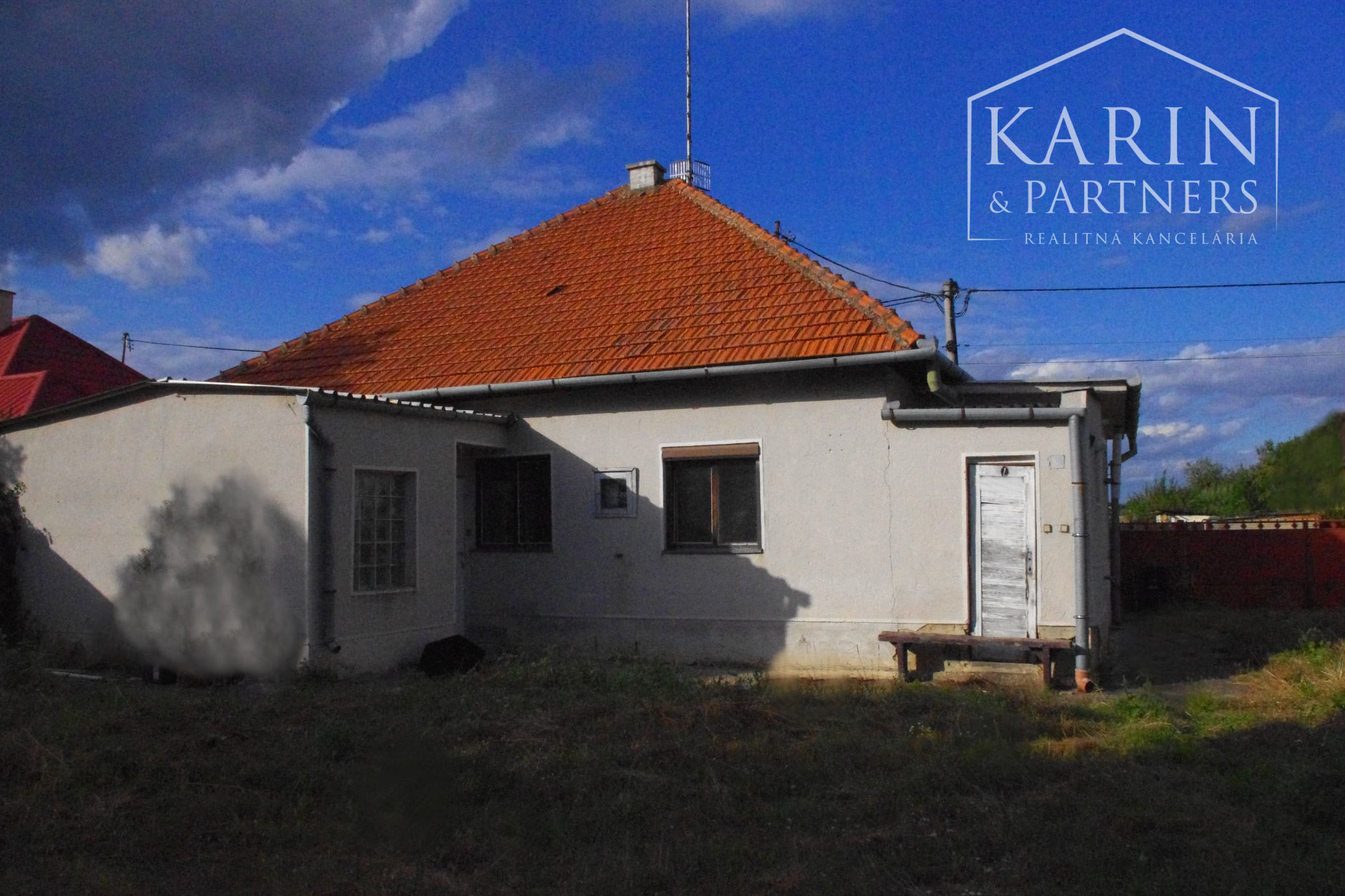 TOP ponuka: EXKLUZÍVNE Len U NÁS: Rodinný dom s potenciálom v pokojnej obci Palárikovo