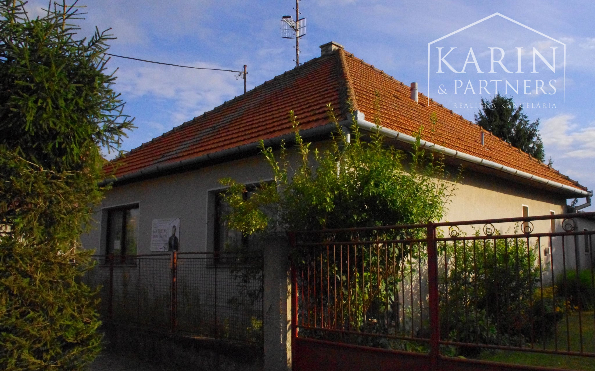 TOP ponuka: EXKLUZÍVNE Len U NÁS: Rodinný dom s potenciálom v pokojnej obci Palárikovo