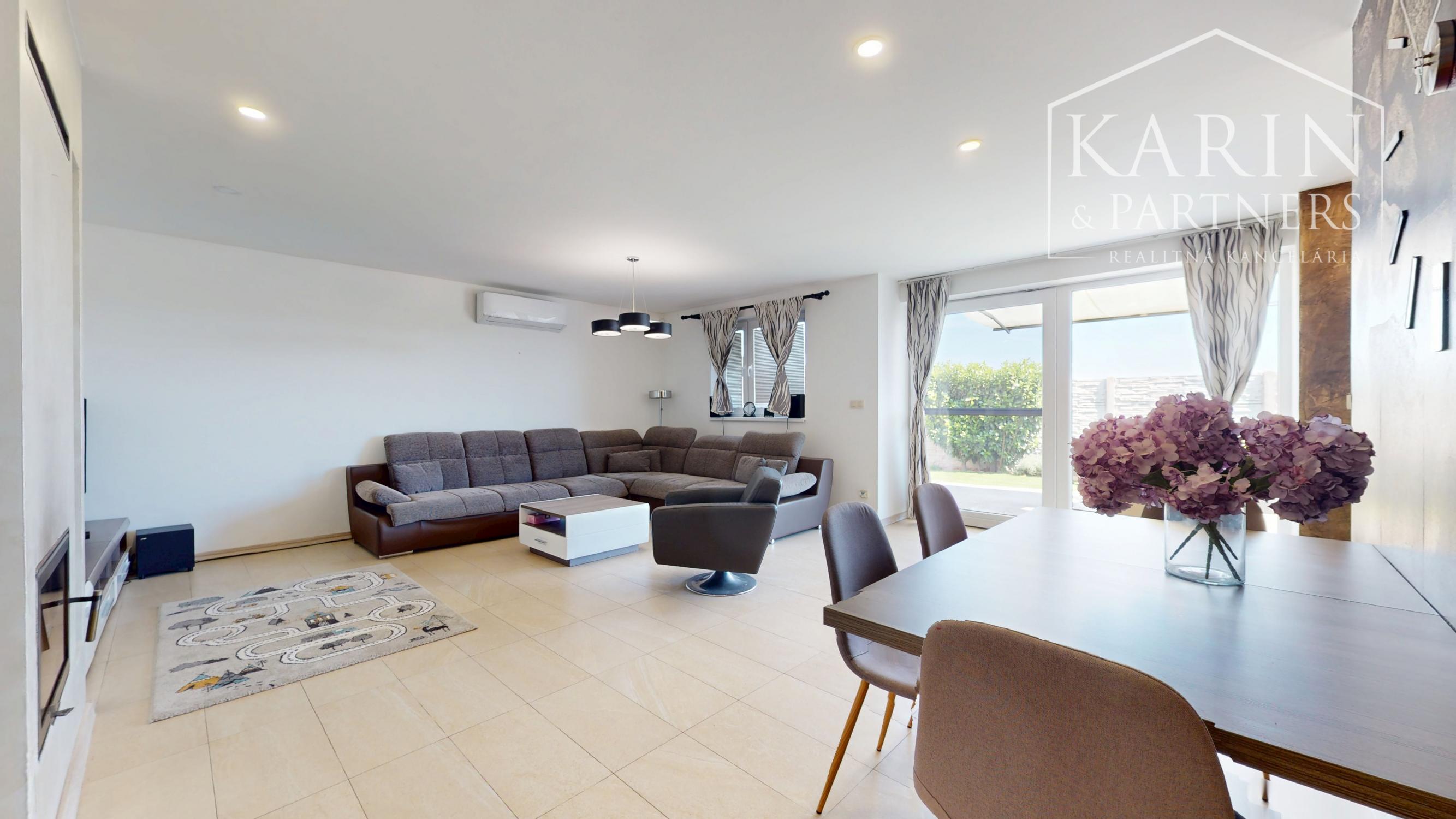 Na predaj: Štýlový 5-izbový rodinný dom s krásnou záhradou v obľúbenej lokalite Hrubá Borša