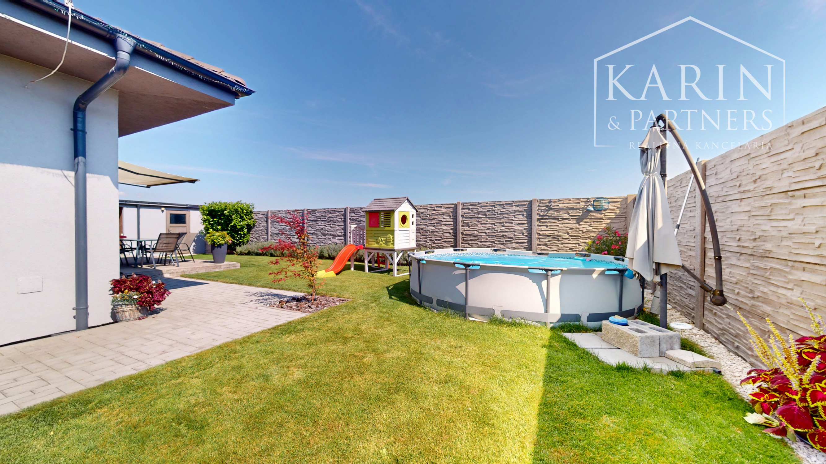 Na predaj: Štýlový 5-izbový rodinný dom s krásnou záhradou v obľúbenej lokalite Hrubá Borša