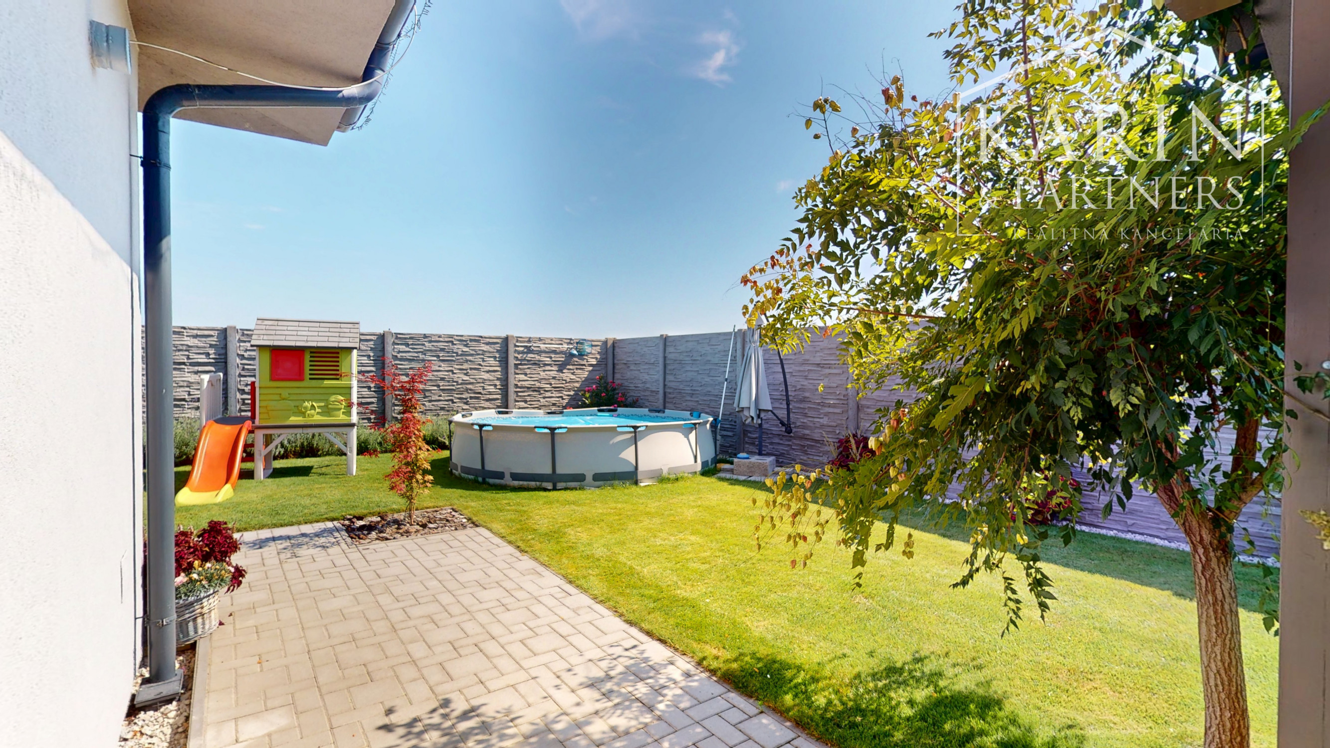 Na predaj: Štýlový 5-izbový rodinný dom s krásnou záhradou v obľúbenej lokalite Hrubá Borša