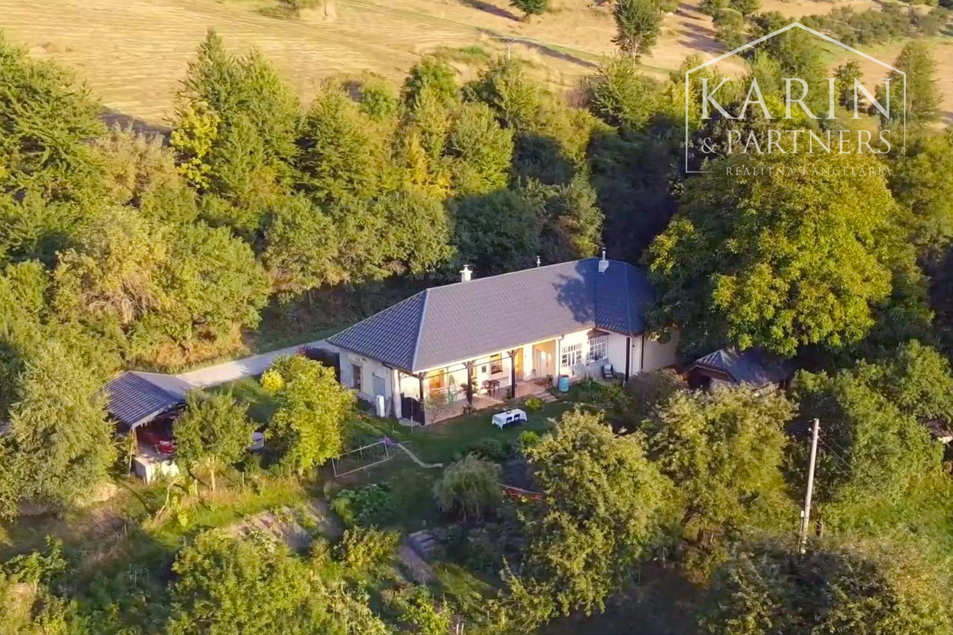 Chalupa pod lesom s ovocným sadom, 4144 m2, Nová Bošáca.