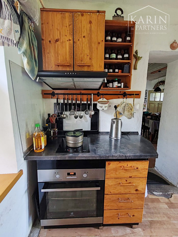 Chalupa pod lesom s ovocným sadom, 4144 m2, Nová Bošáca.