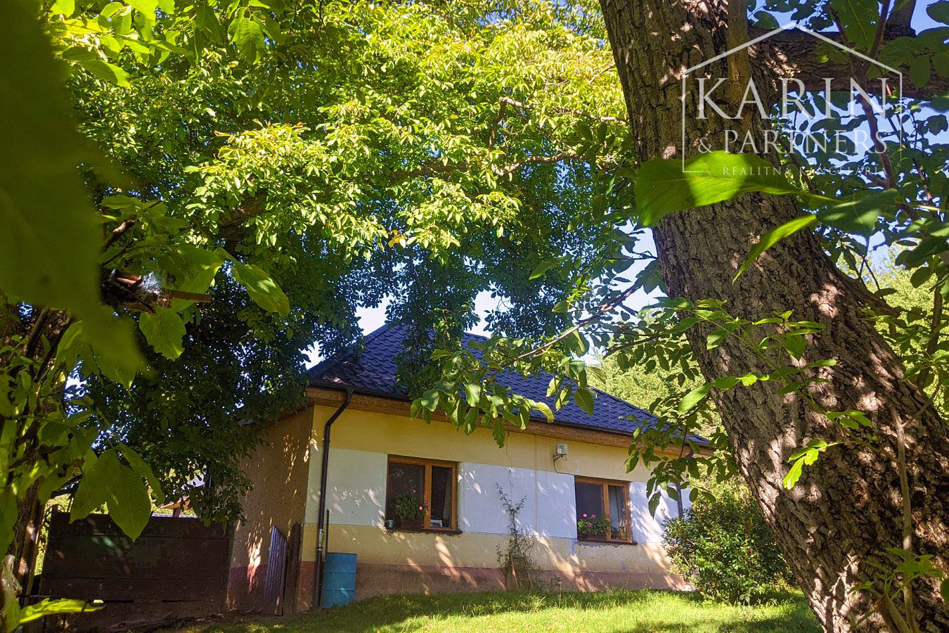 Chalupa pod lesom s ovocným sadom, 4144 m2, Nová Bošáca.