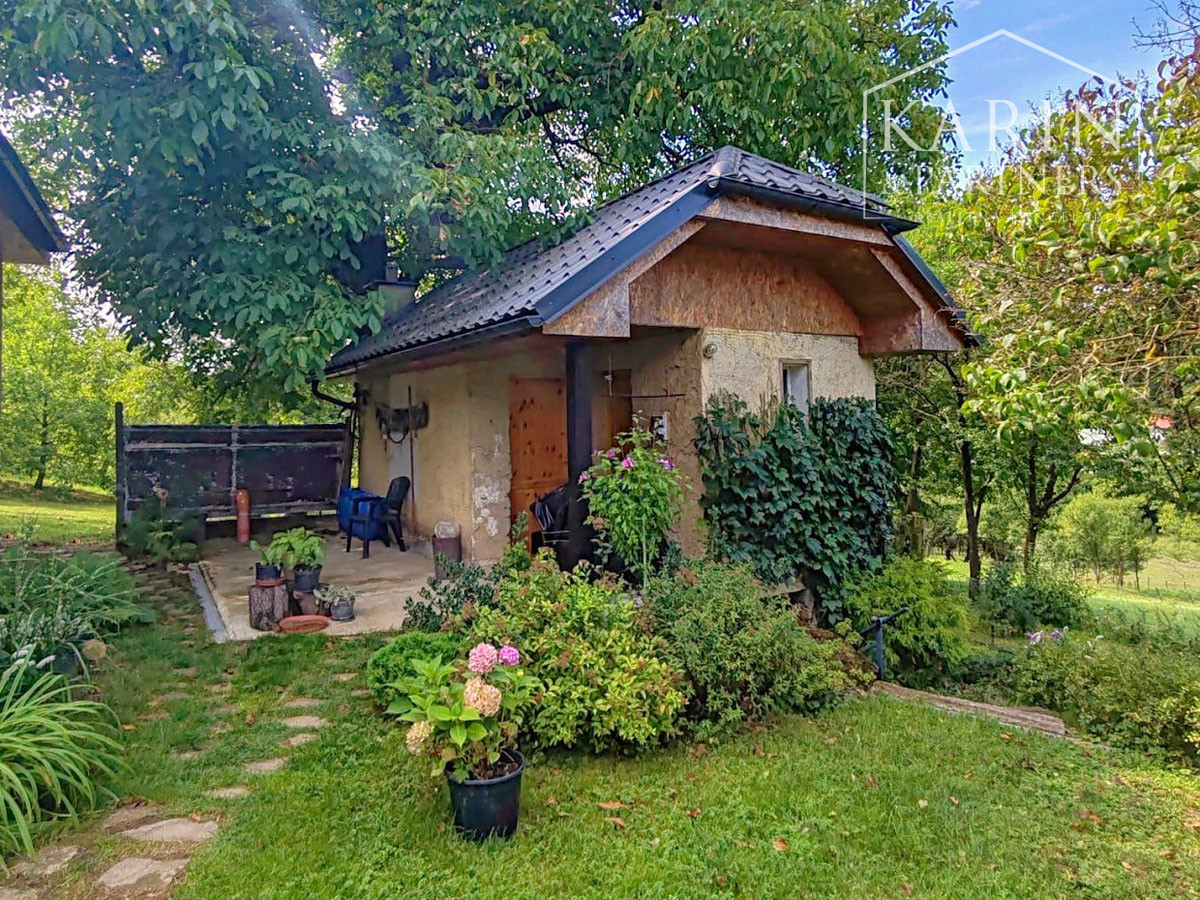 Chalupa pod lesom s ovocným sadom, 4144 m2, Nová Bošáca.