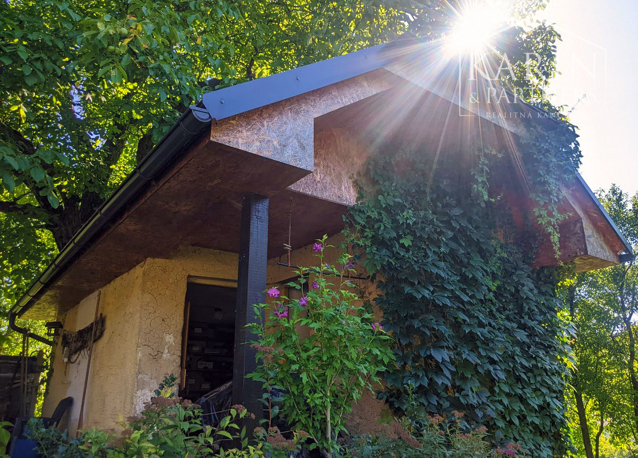 Chalupa pod lesom s ovocným sadom, 4144 m2, Nová Bošáca.