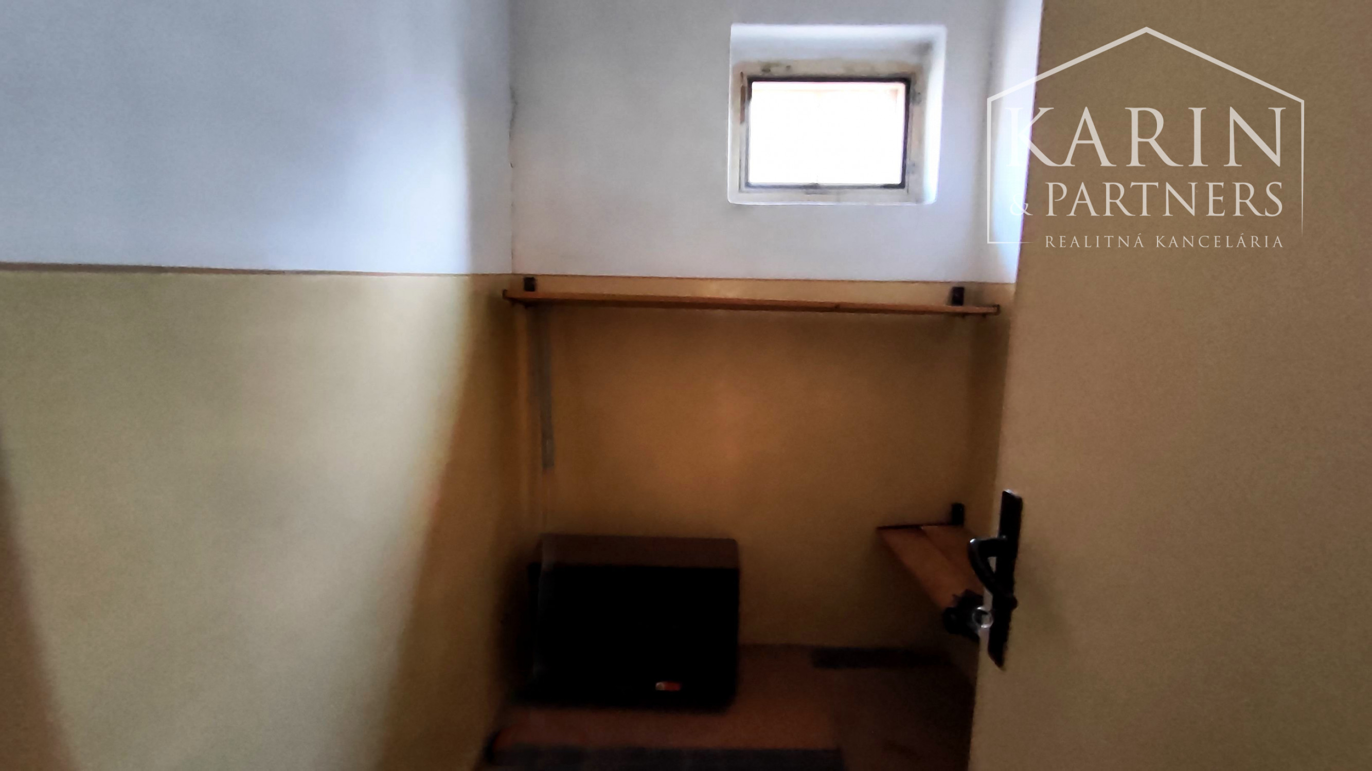 EXKLUZÍVNE: Rodinný dom na poz. 9á, garáž, Trnovec n/Váhom