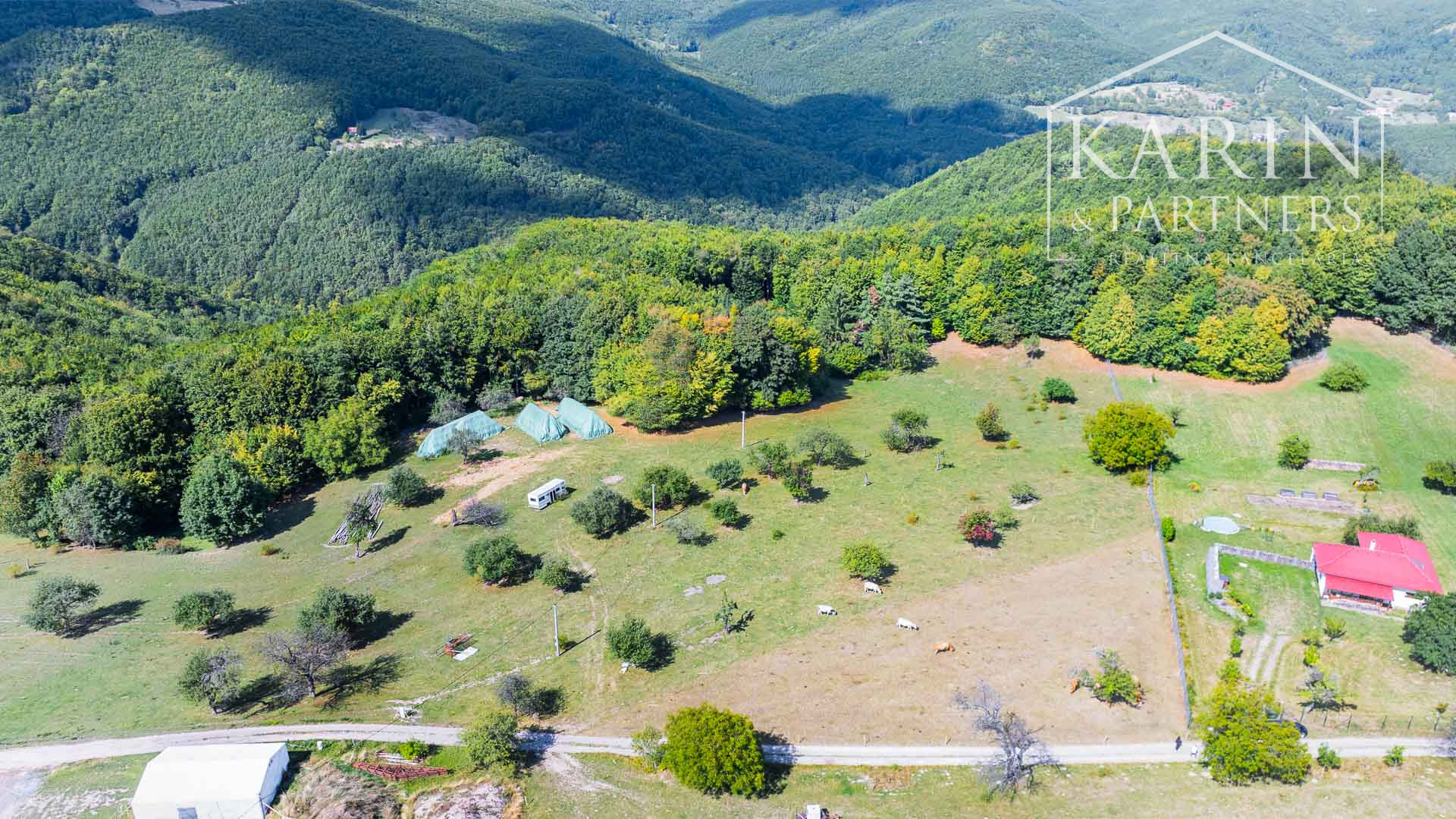 Stavebný pozemok so schváleným projektom rekreačnej chaty a elektrikou v lokalite Nová Baňa - Bukovina