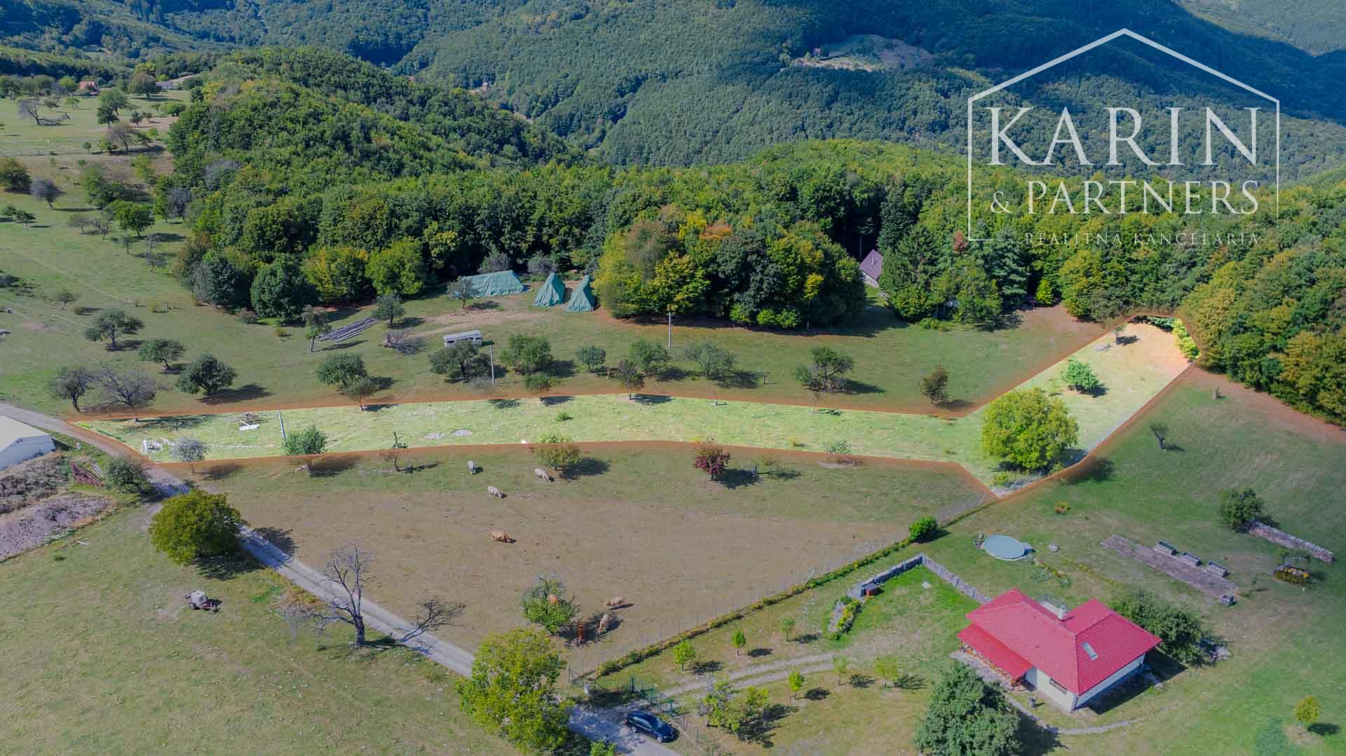 Stavebný pozemok so schváleným projektom rekreačnej chaty a elektrikou v lokalite Nová Baňa - Bukovina