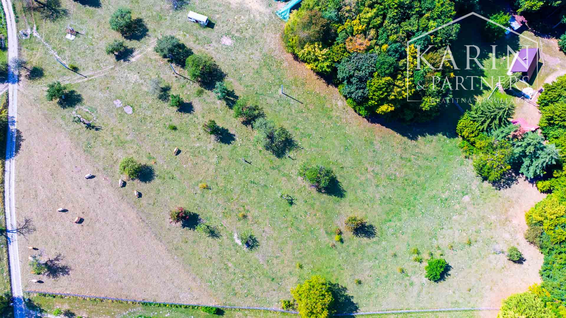 Stavebný pozemok so schváleným projektom rekreačnej chaty a elektrikou v lokalite Nová Baňa - Bukovina