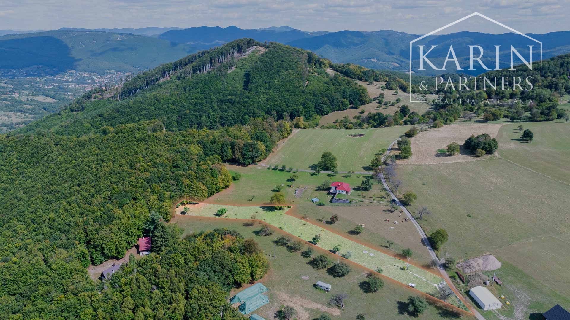 Stavebný pozemok so schváleným projektom rekreačnej chaty a elektrikou v lokalite Nová Baňa - Bukovina