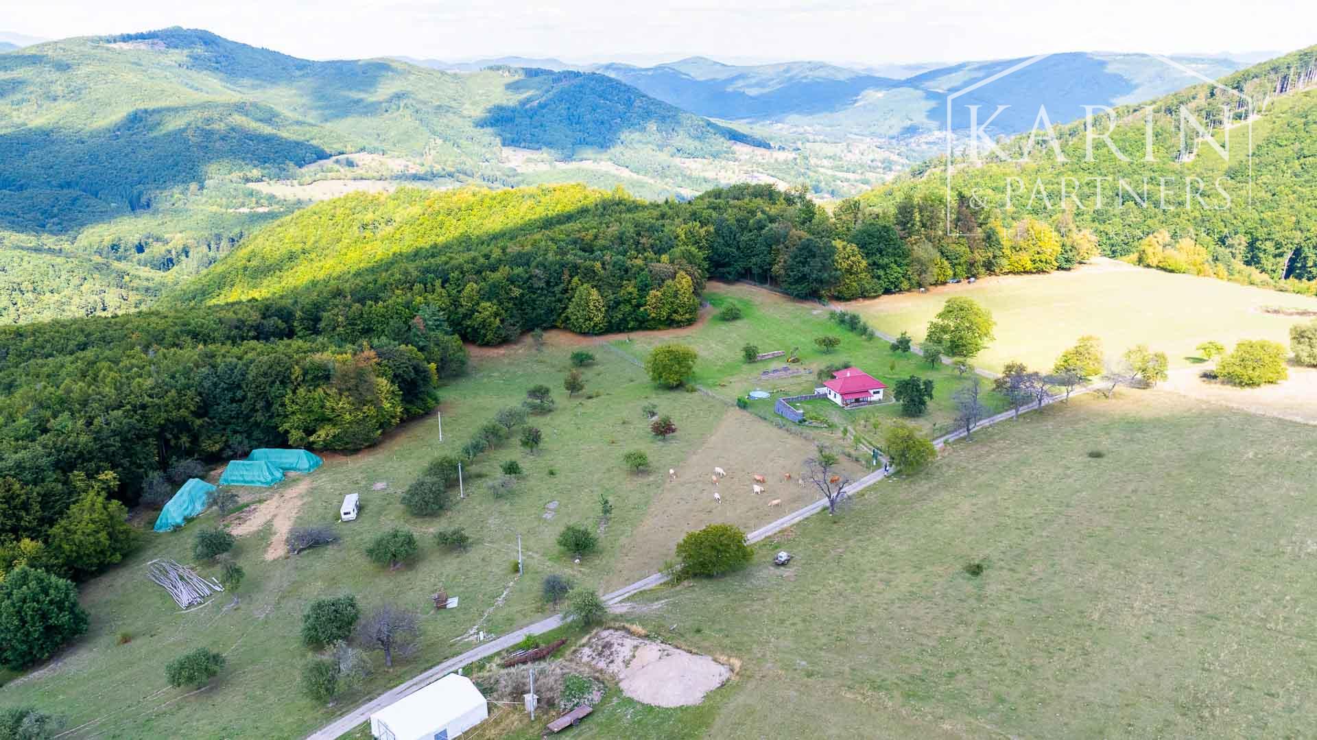 Stavebný pozemok so schváleným projektom rekreačnej chaty a elektrikou v lokalite Nová Baňa - Bukovina