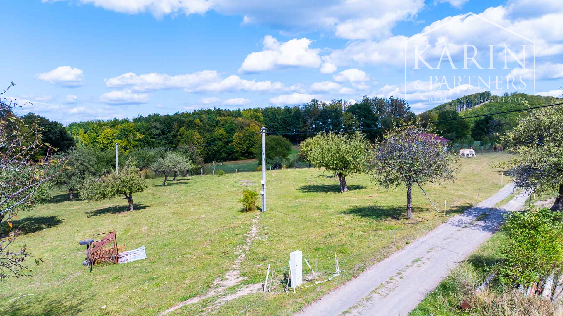 Stavebný pozemok so schváleným projektom rekreačnej chaty a elektrikou v lokalite Nová Baňa - Bukovina