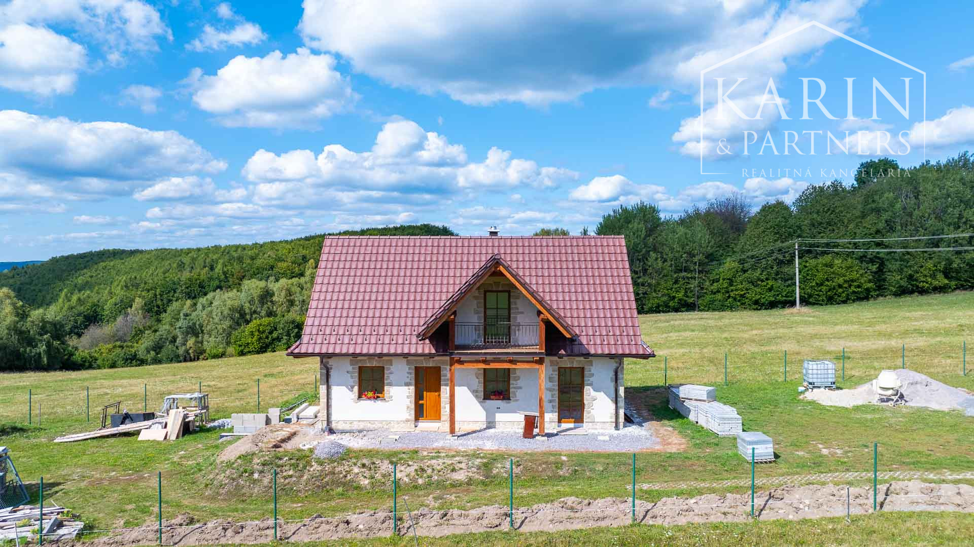 Stavebný pozemok so schváleným projektom rekreačnej chaty a elektrikou v lokalite Nová Baňa - Bukovina