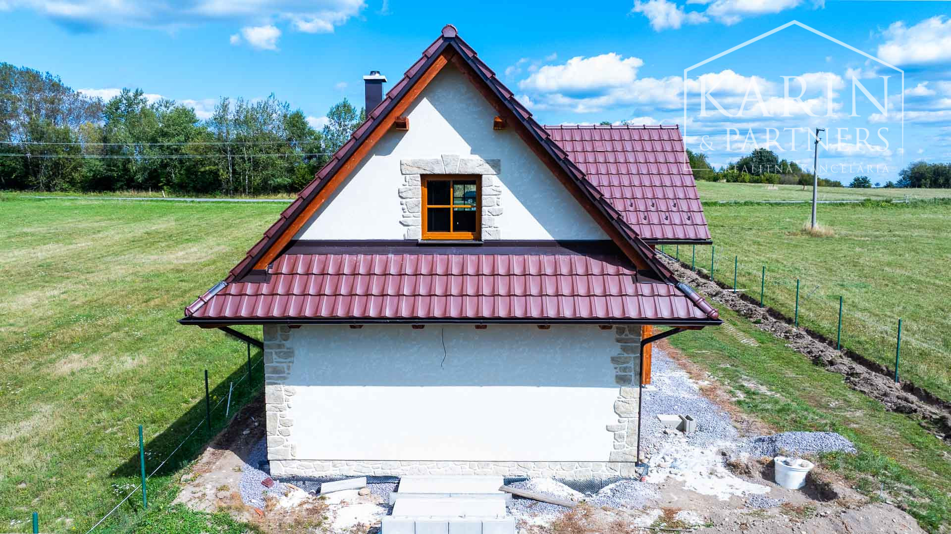 Stavebný pozemok so schváleným projektom rekreačnej chaty a elektrikou v lokalite Nová Baňa - Bukovina