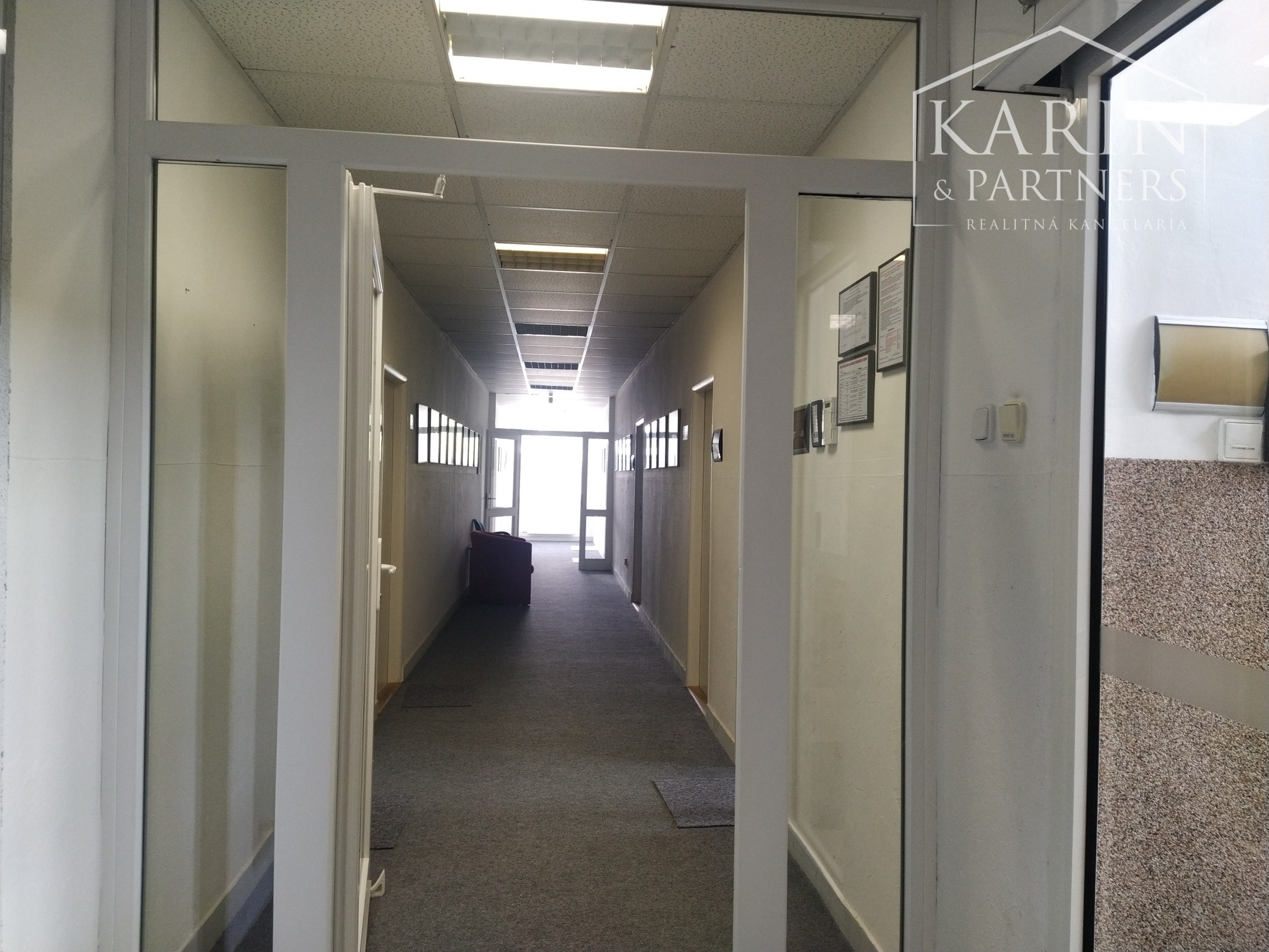 Prenájom 2 viacúčelové miestnosti 24 m2 s parkovaním, Agátová ul., Dúbravka, BA IV.