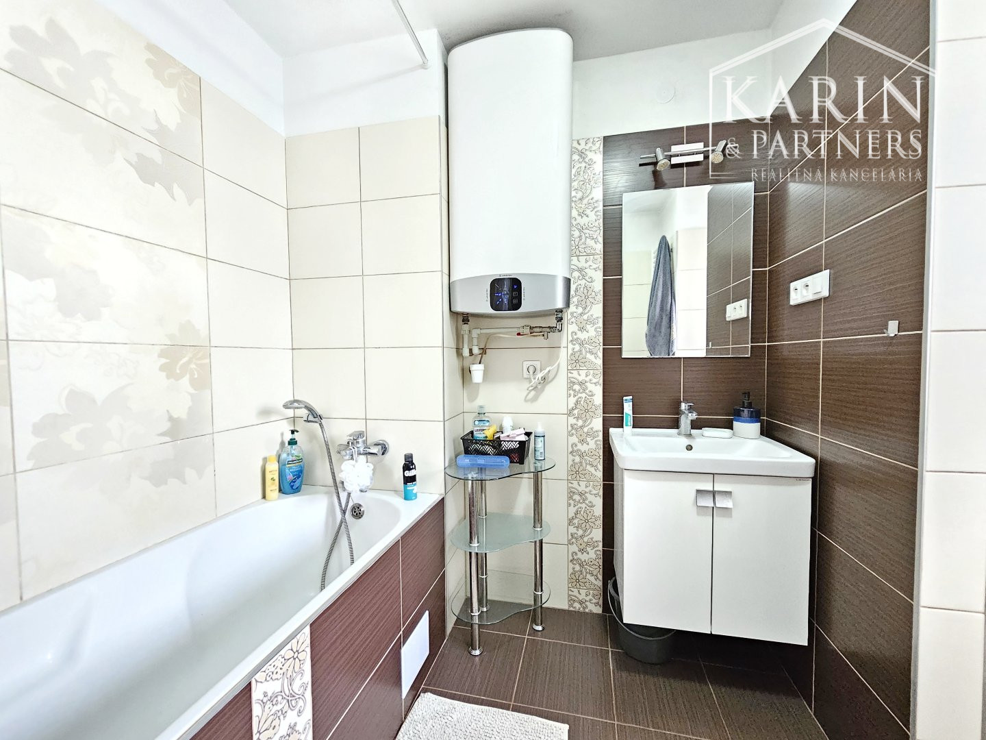 2i BYT NA PRENÁJOM, ZÁMOCKÁ, HOLÍČ