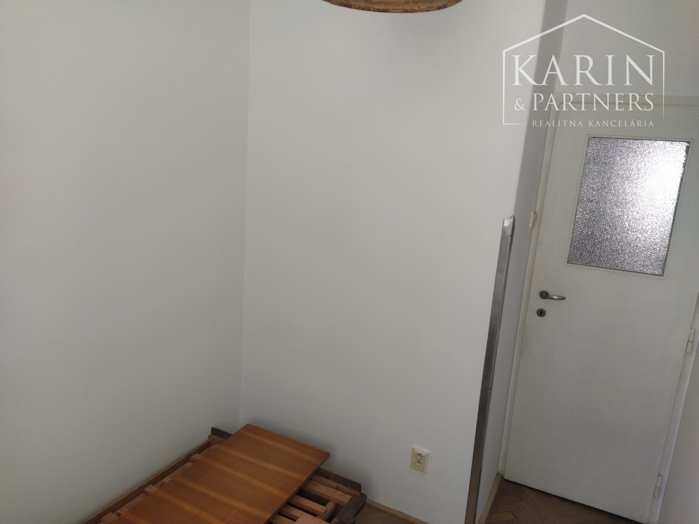 Prenájom 2 izb. byt 44,3m2 so samostatnou kuchyňou a kumbálom, Medená ul., BA I. Staré Mesto.