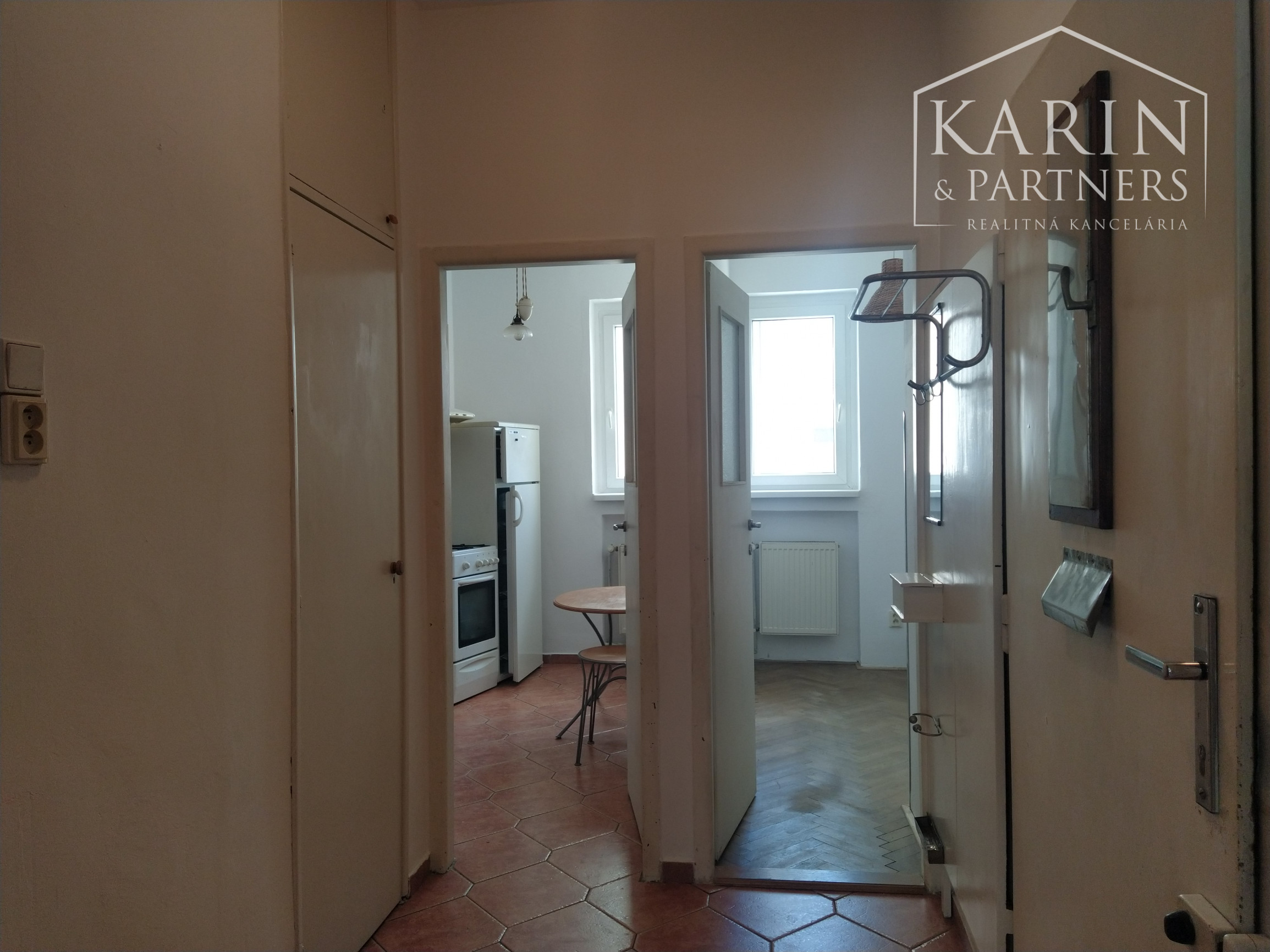 Prenájom 2 izb. byt 44,3m2 so samostatnou kuchyňou a kumbálom, Medená ul., BA I. Staré Mesto.