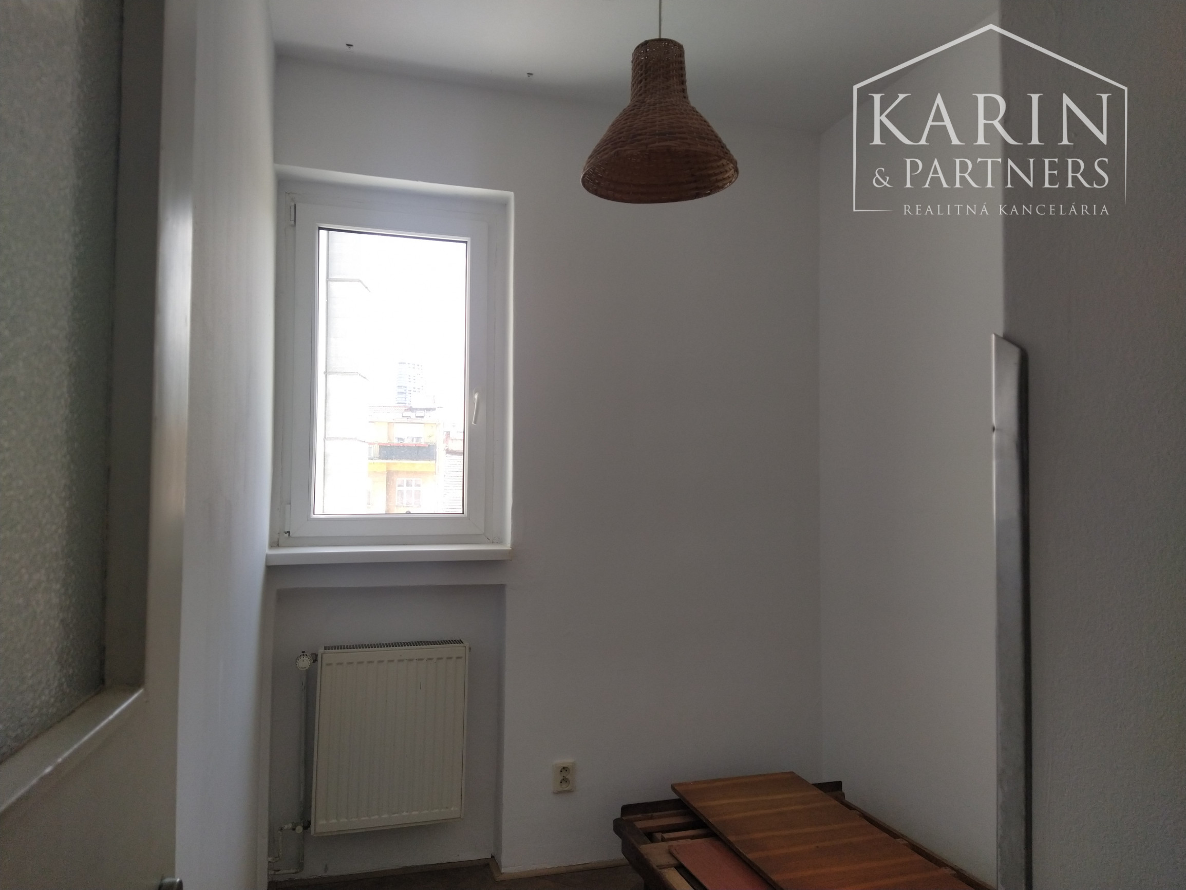 Prenájom 2 izb. byt 44,3m2 so samostatnou kuchyňou a kumbálom, Medená ul., BA I. Staré Mesto.