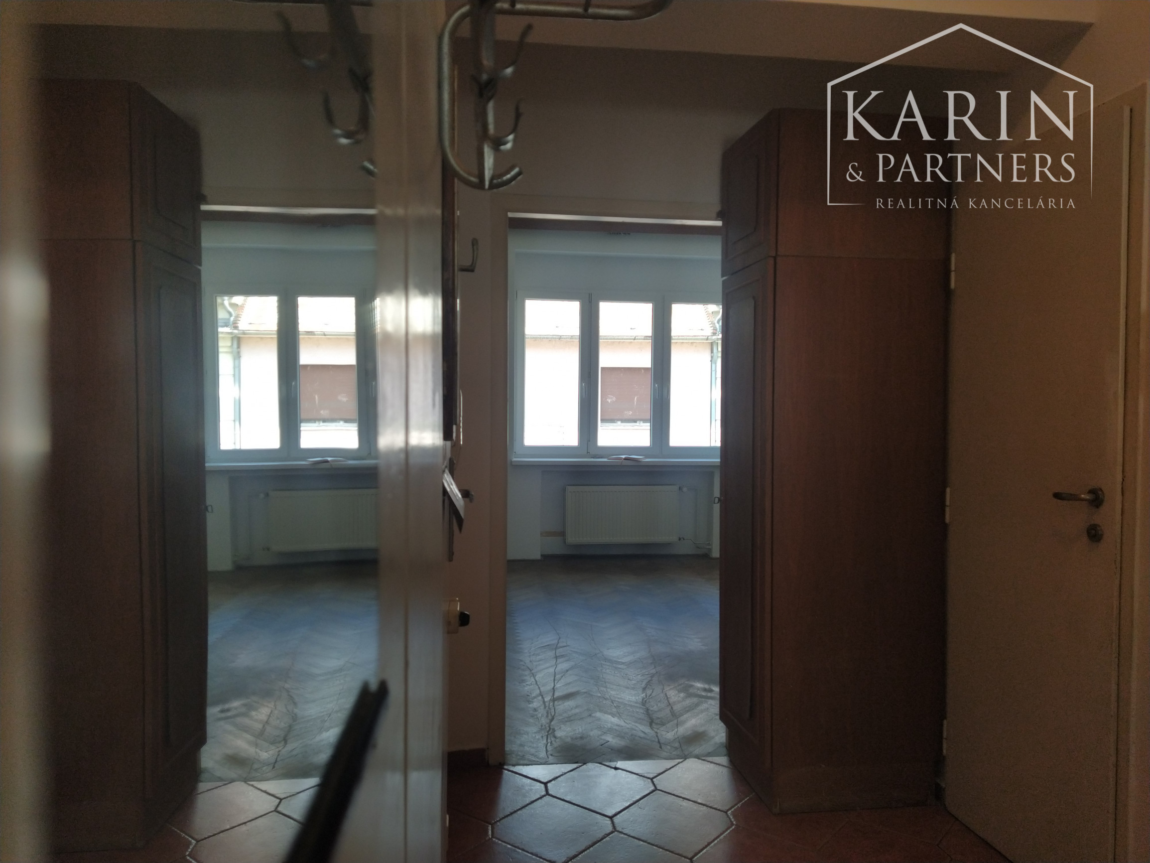 Prenájom 2 izb. byt 44,3m2 so samostatnou kuchyňou a kumbálom, Medená ul., BA I. Staré Mesto.