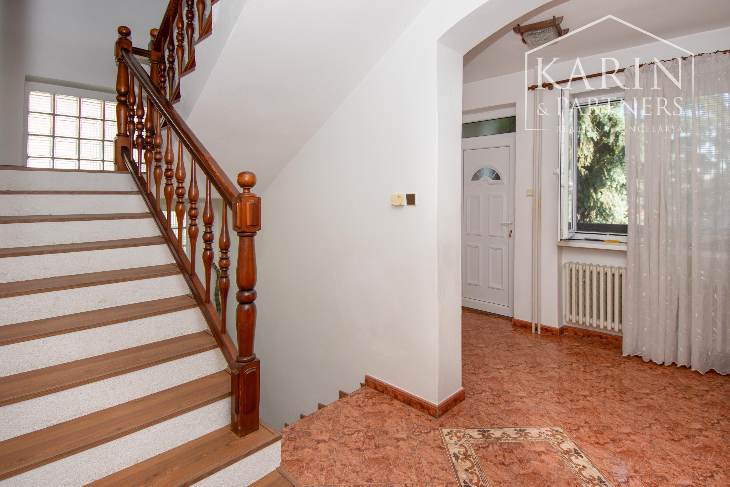 Na predaj 4 izbový rodinný dom v Lehniciach s garážou