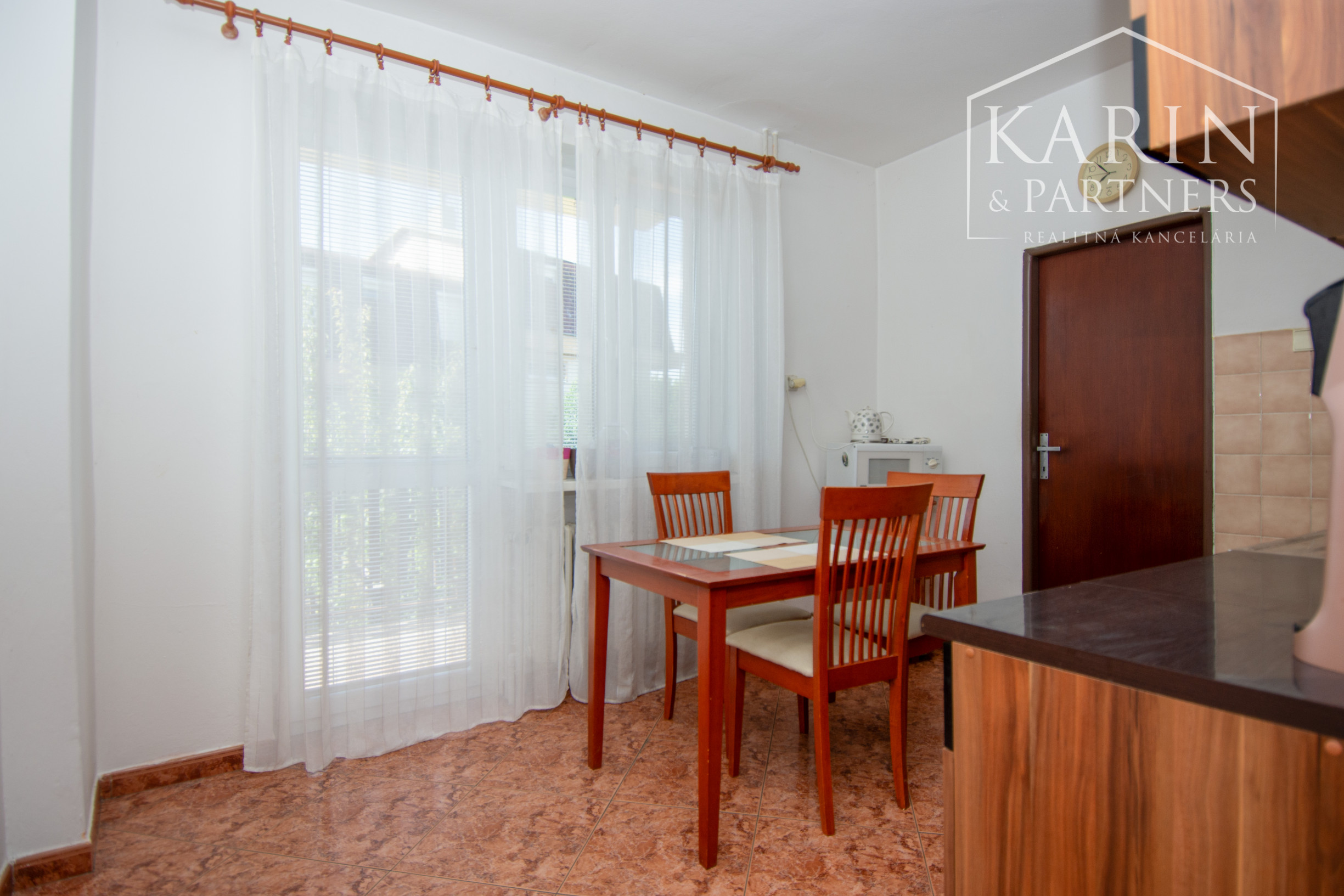 Na predaj 4 izbový rodinný dom v Lehniciach s garážou