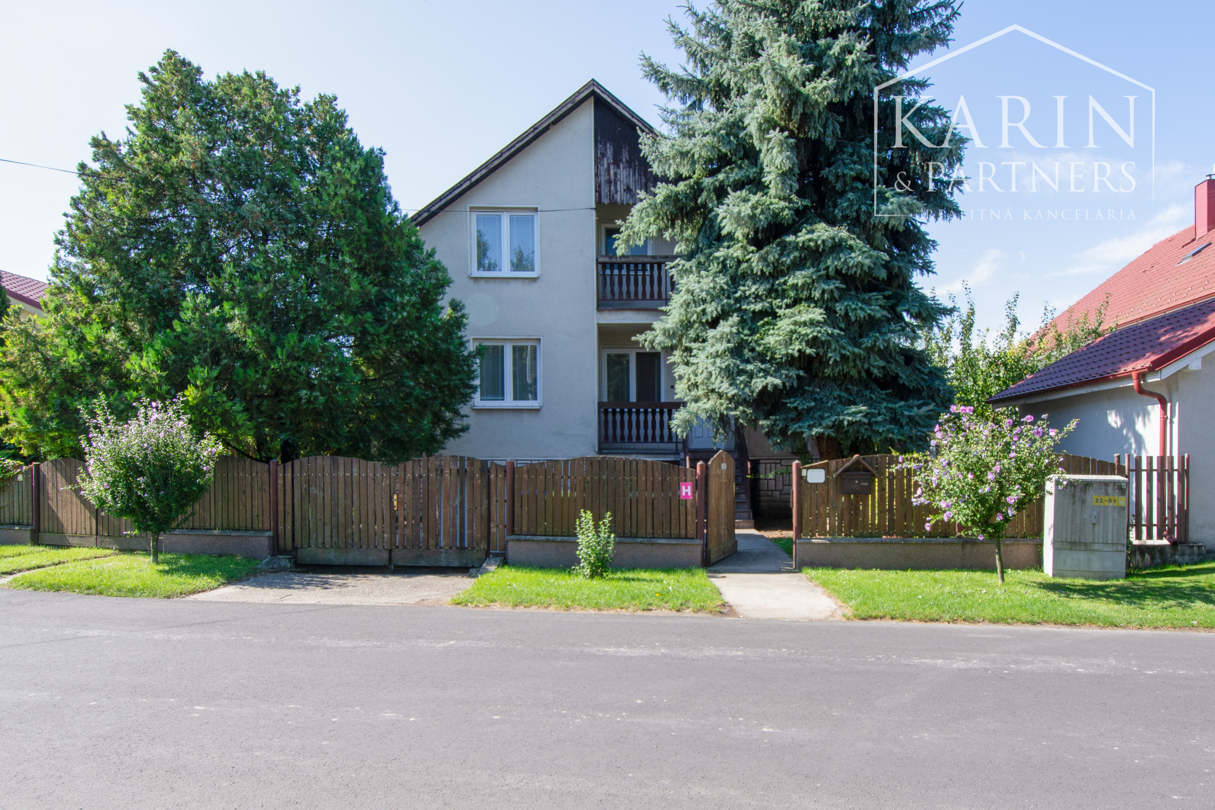 Na predaj 4 izbový rodinný dom v Lehniciach s garážou