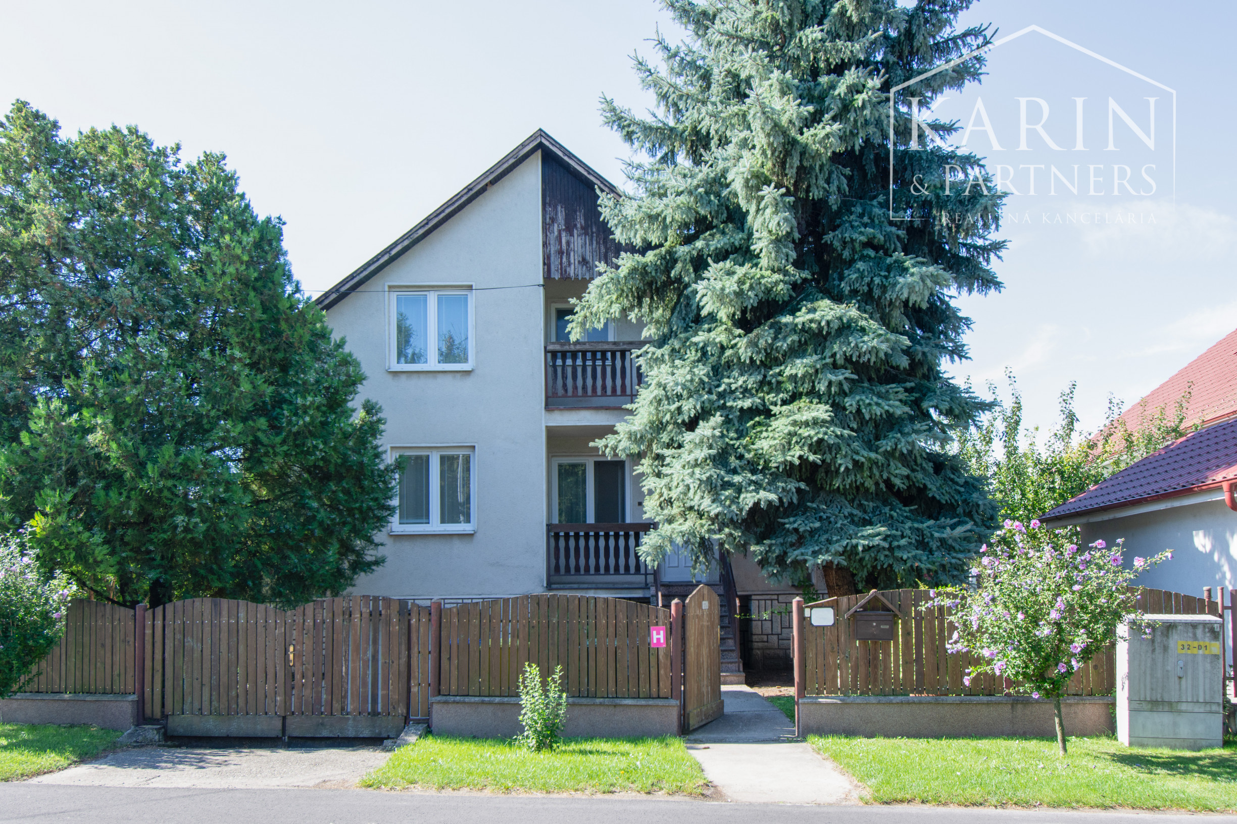 Na predaj 4 izbový rodinný dom v Lehniciach s garážou