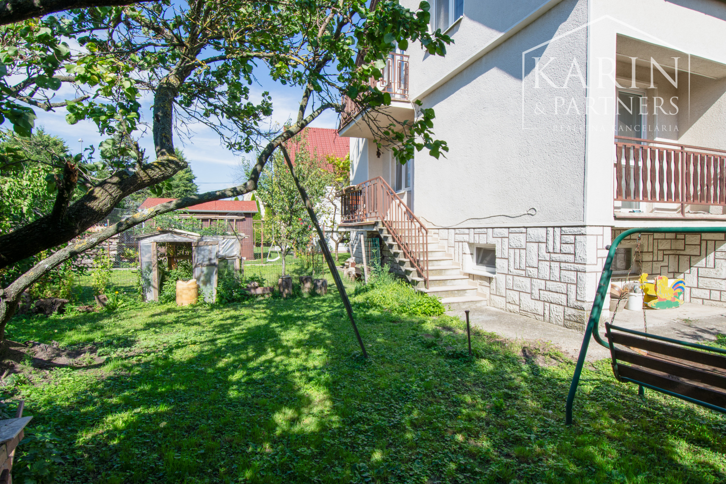 Na predaj 4 izbový rodinný dom v Lehniciach s garážou