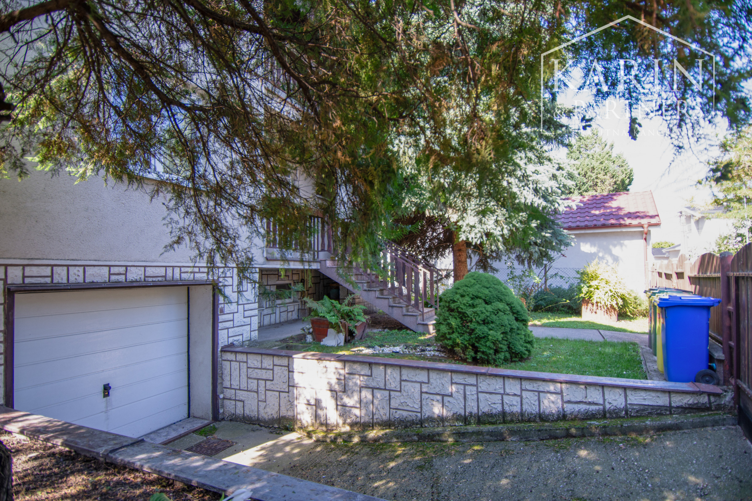 Na predaj 4 izbový rodinný dom v Lehniciach s garážou