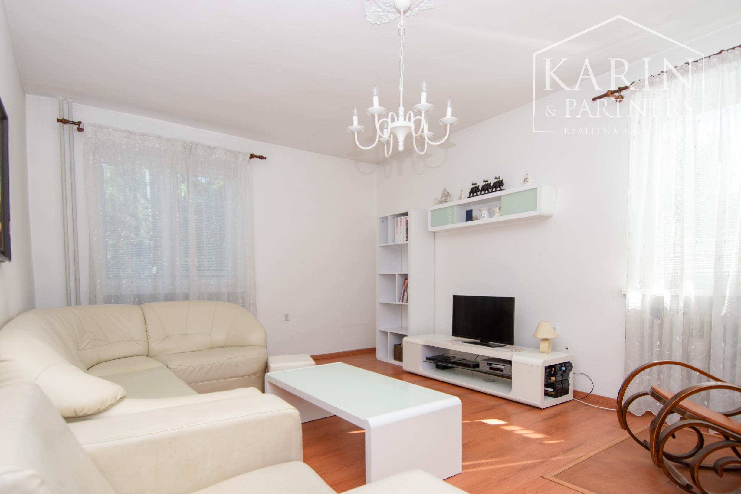 Na predaj 4 izbový rodinný dom v Lehniciach s garážou