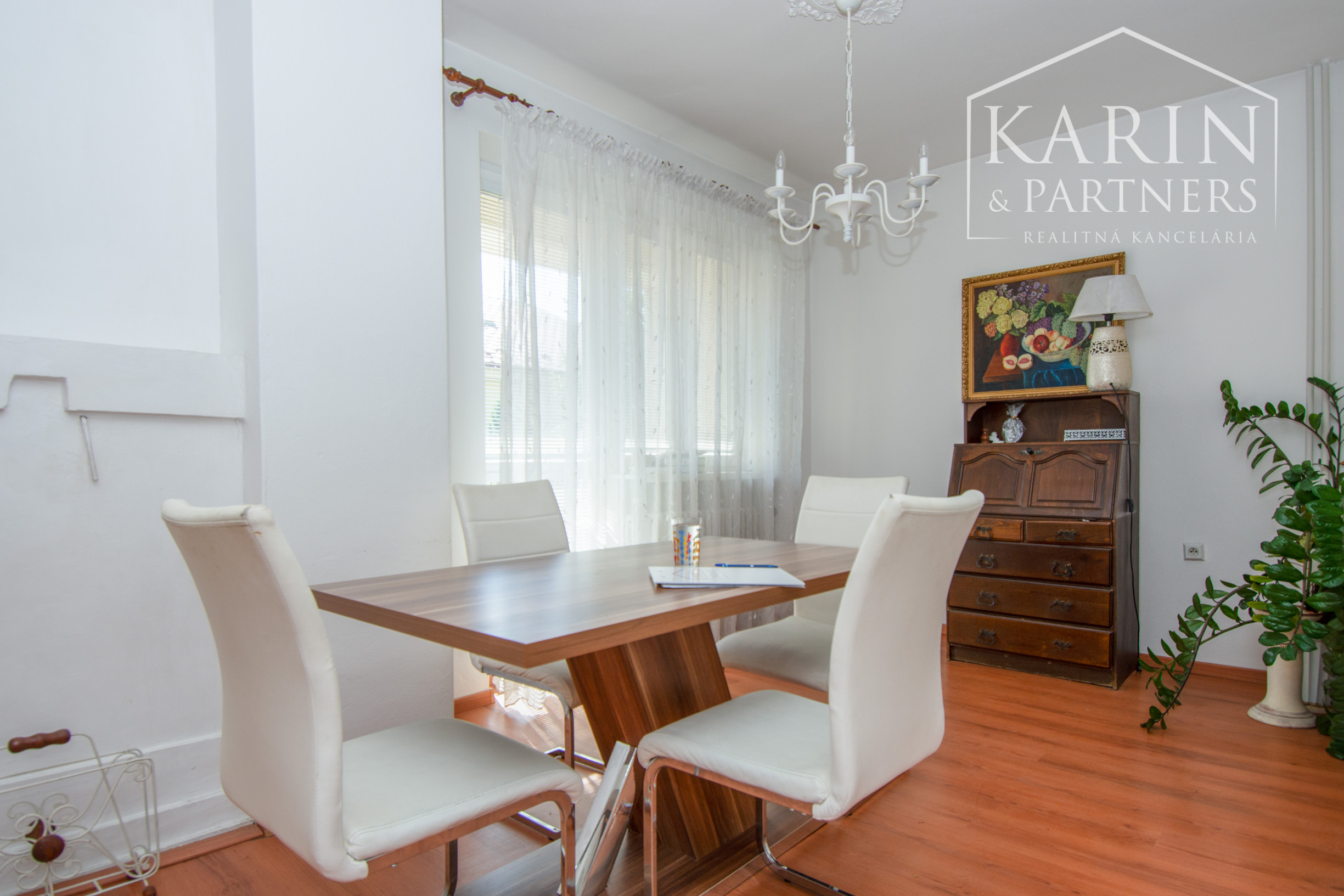 Na predaj 4 izbový rodinný dom v Lehniciach s garážou