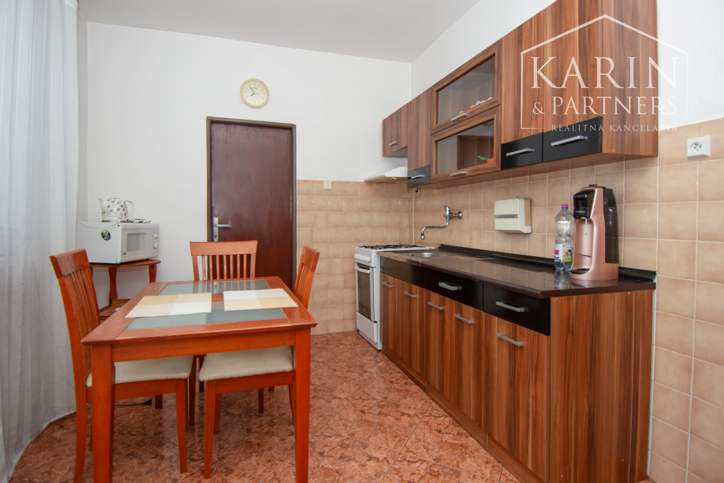 Na predaj 4 izbový rodinný dom v Lehniciach s garážou