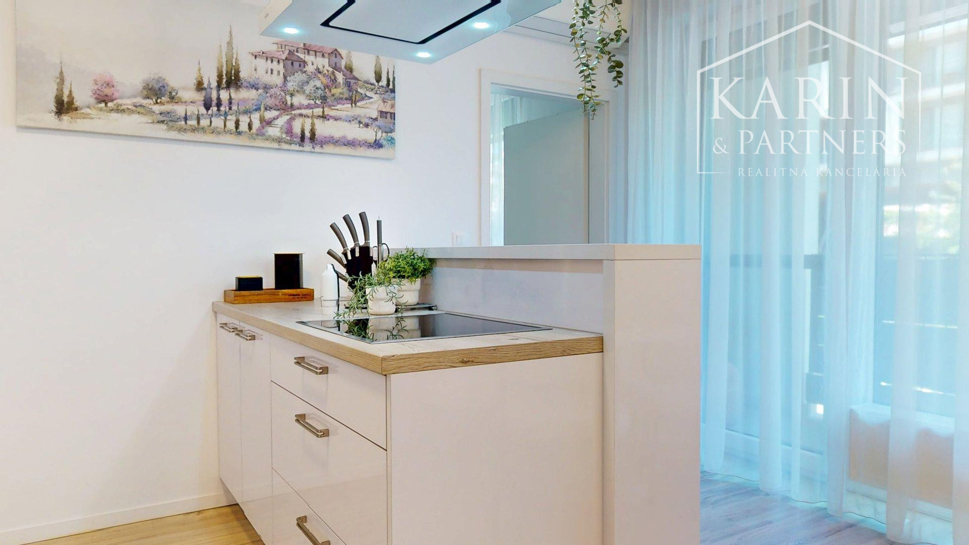 REZERVOVANÉ DIZAJNOVO ZARIADENÝ 2I BYT S BALKÓNOM | SLNEČNICE | ZÓNA MESTO