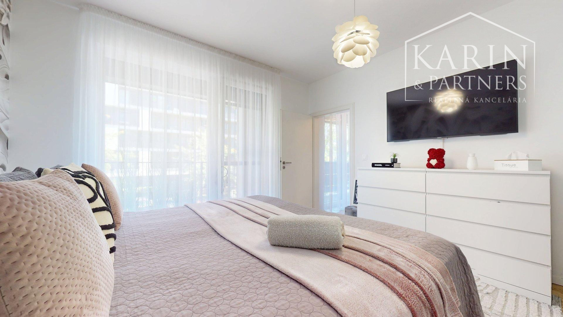 REZERVOVANÉ DIZAJNOVO ZARIADENÝ 2I BYT S BALKÓNOM | SLNEČNICE | ZÓNA MESTO