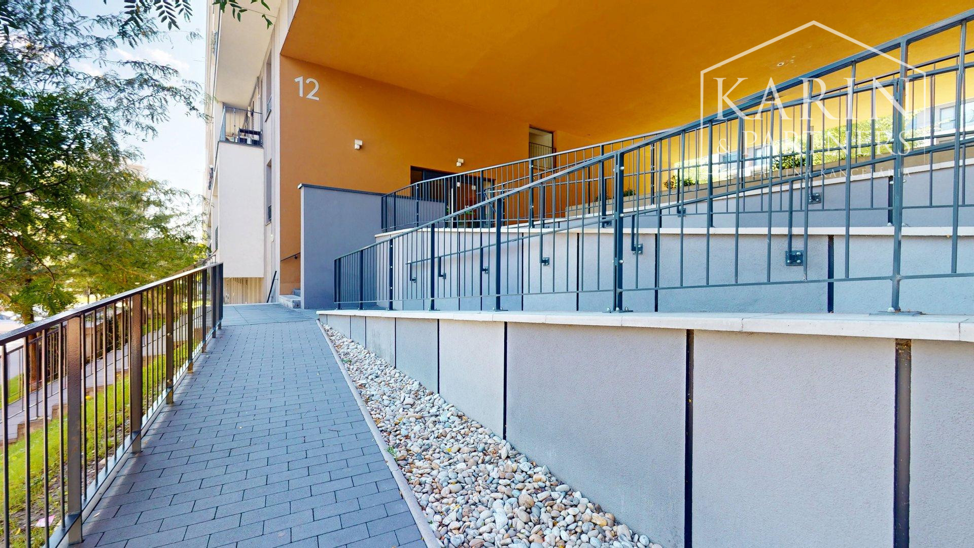 REZERVOVANÉ DIZAJNOVO ZARIADENÝ 2I BYT S BALKÓNOM | SLNEČNICE | ZÓNA MESTO