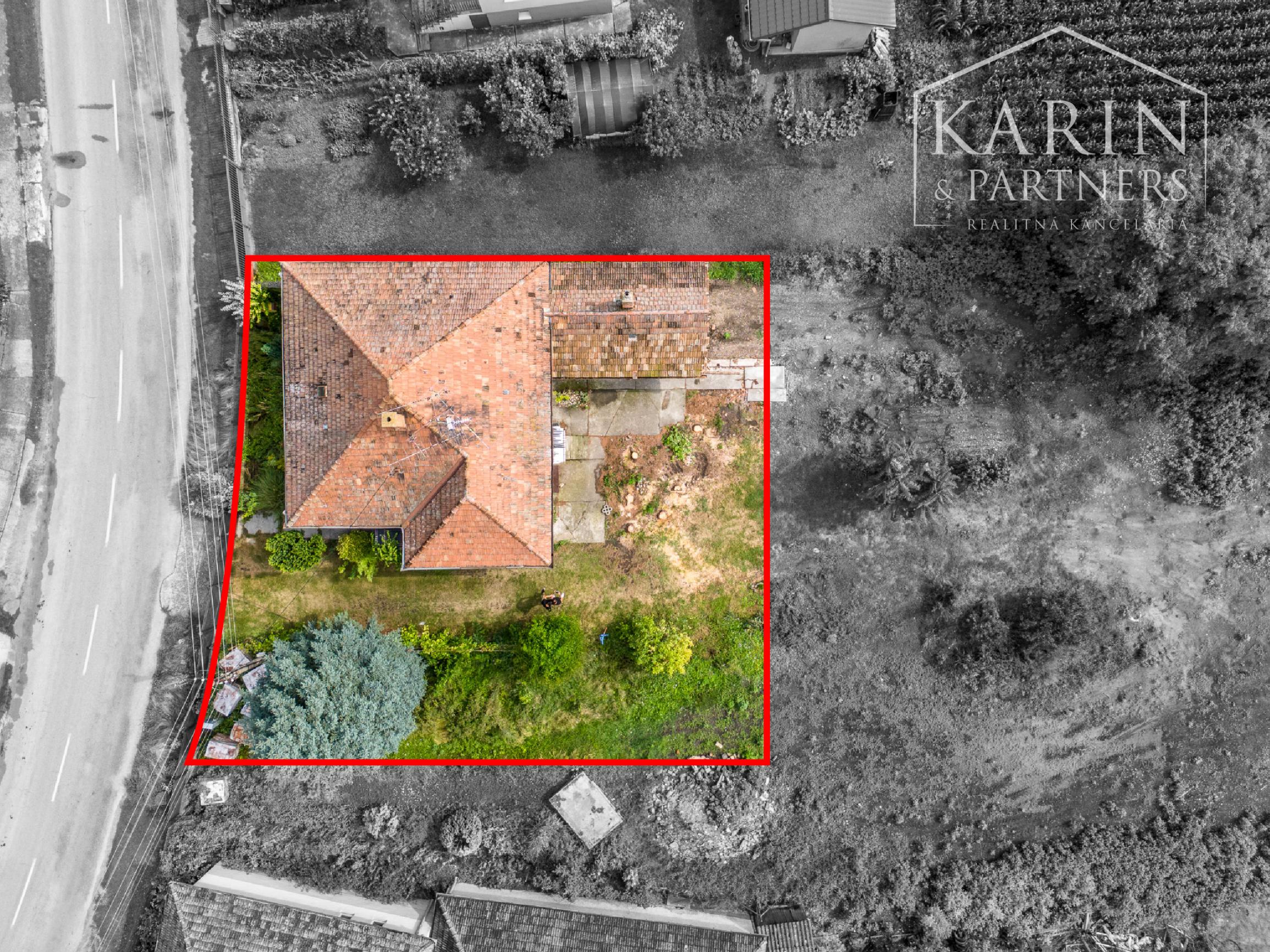 RODINNÝ DOM SO ZÁHRADOU V POKOJNEJ OBCI NA PODUNAJSKEJ NÍŽINE