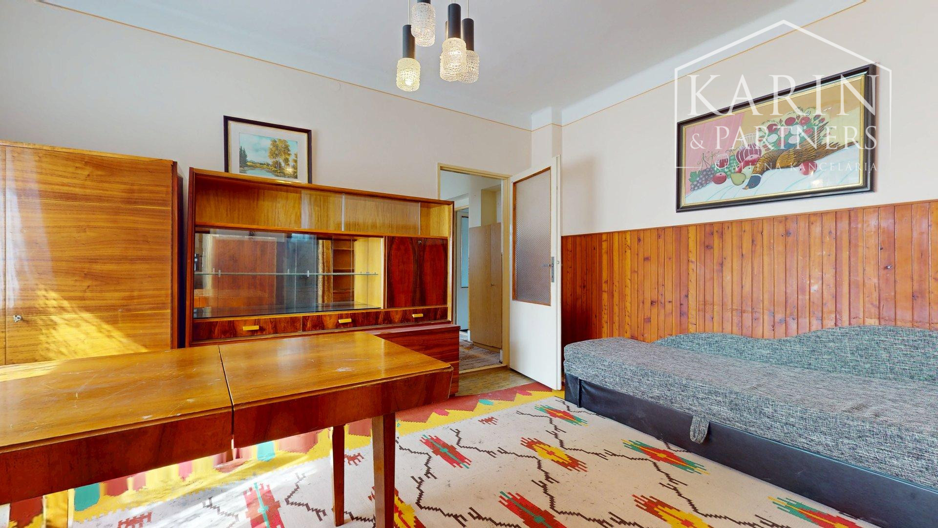 RODINNÝ DOM SO ZÁHRADOU V POKOJNEJ OBCI NA PODUNAJSKEJ NÍŽINE