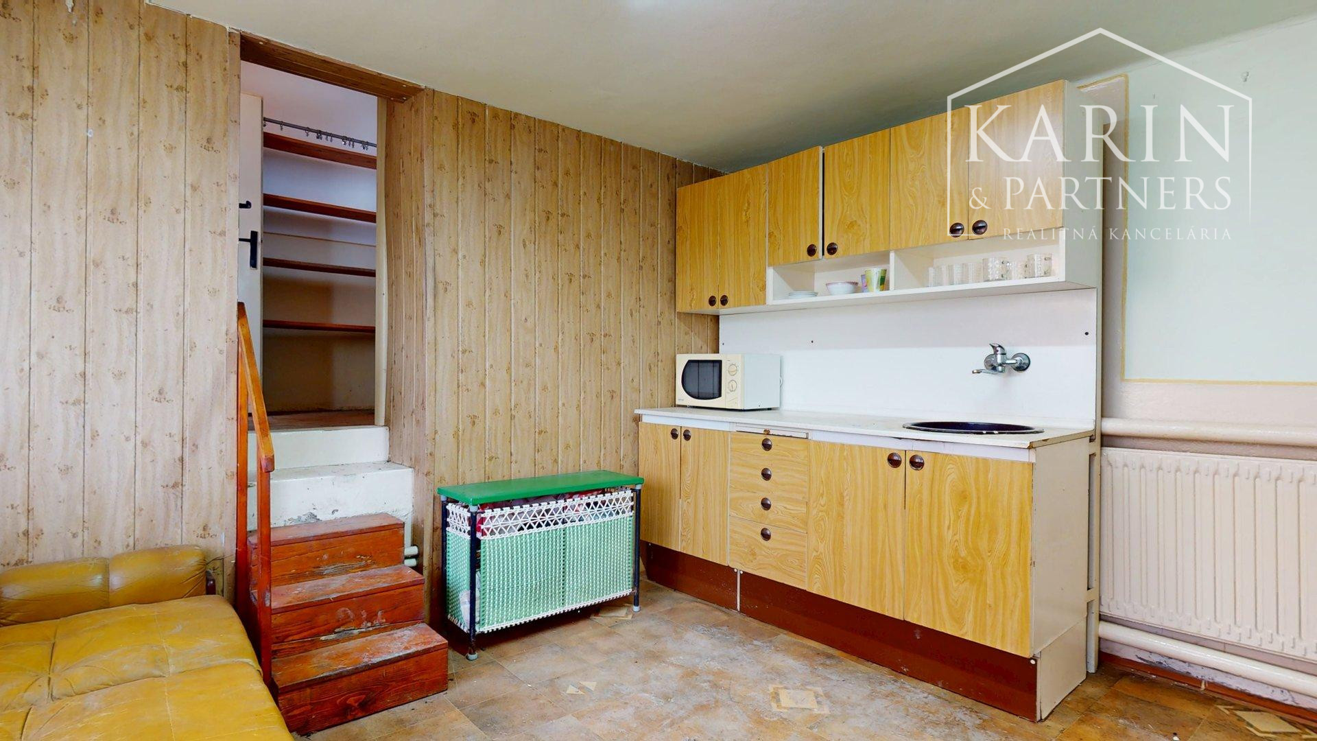 RODINNÝ DOM SO ZÁHRADOU V POKOJNEJ OBCI NA PODUNAJSKEJ NÍŽINE