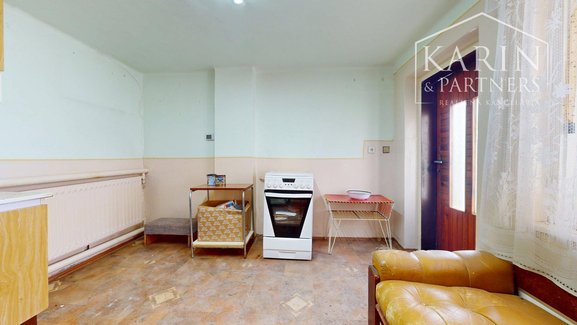 RODINNÝ DOM SO ZÁHRADOU V POKOJNEJ OBCI NA PODUNAJSKEJ NÍŽINE