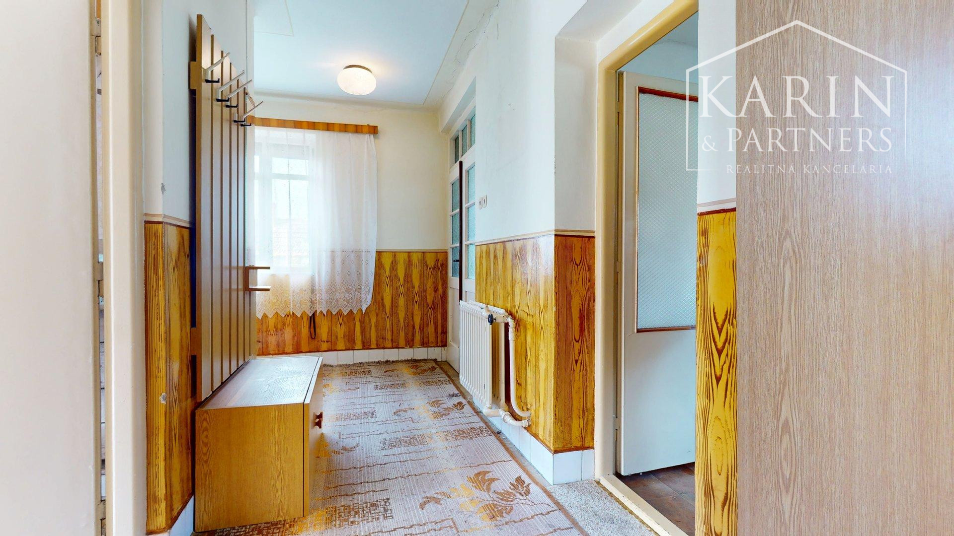 RODINNÝ DOM SO ZÁHRADOU V POKOJNEJ OBCI NA PODUNAJSKEJ NÍŽINE